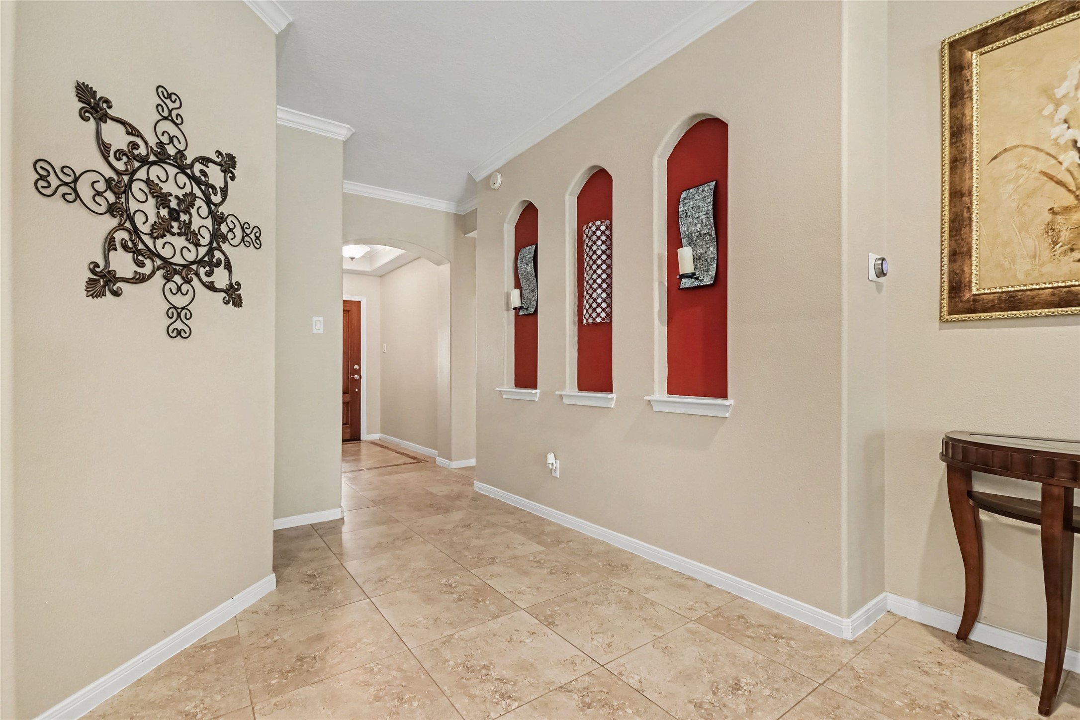 No shortage of decorative touches here, lovely wall niches, trim and ceiling detail No shortage of decorative touches here, lovely wall niches, trim and ceiling detail