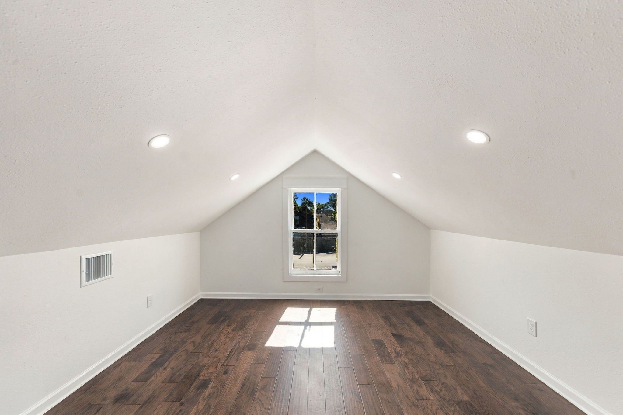 925 Cortlandt Street, Houston, TX 77008
