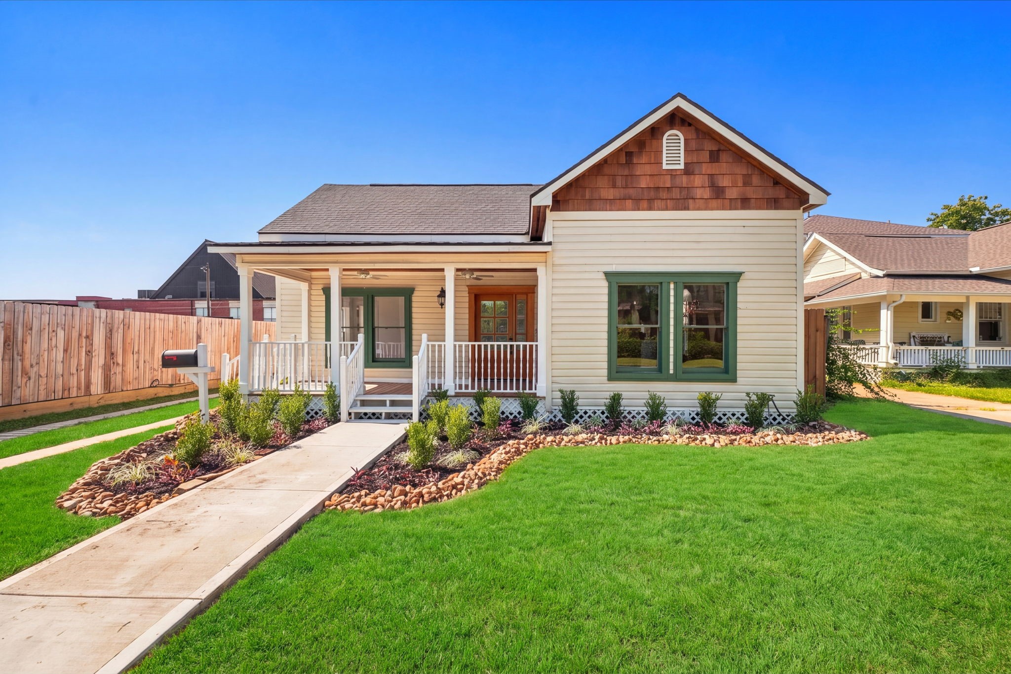 925 Cortlandt Street, Houston, TX 77008 925 Cortlandt Street, Houston, TX 77008