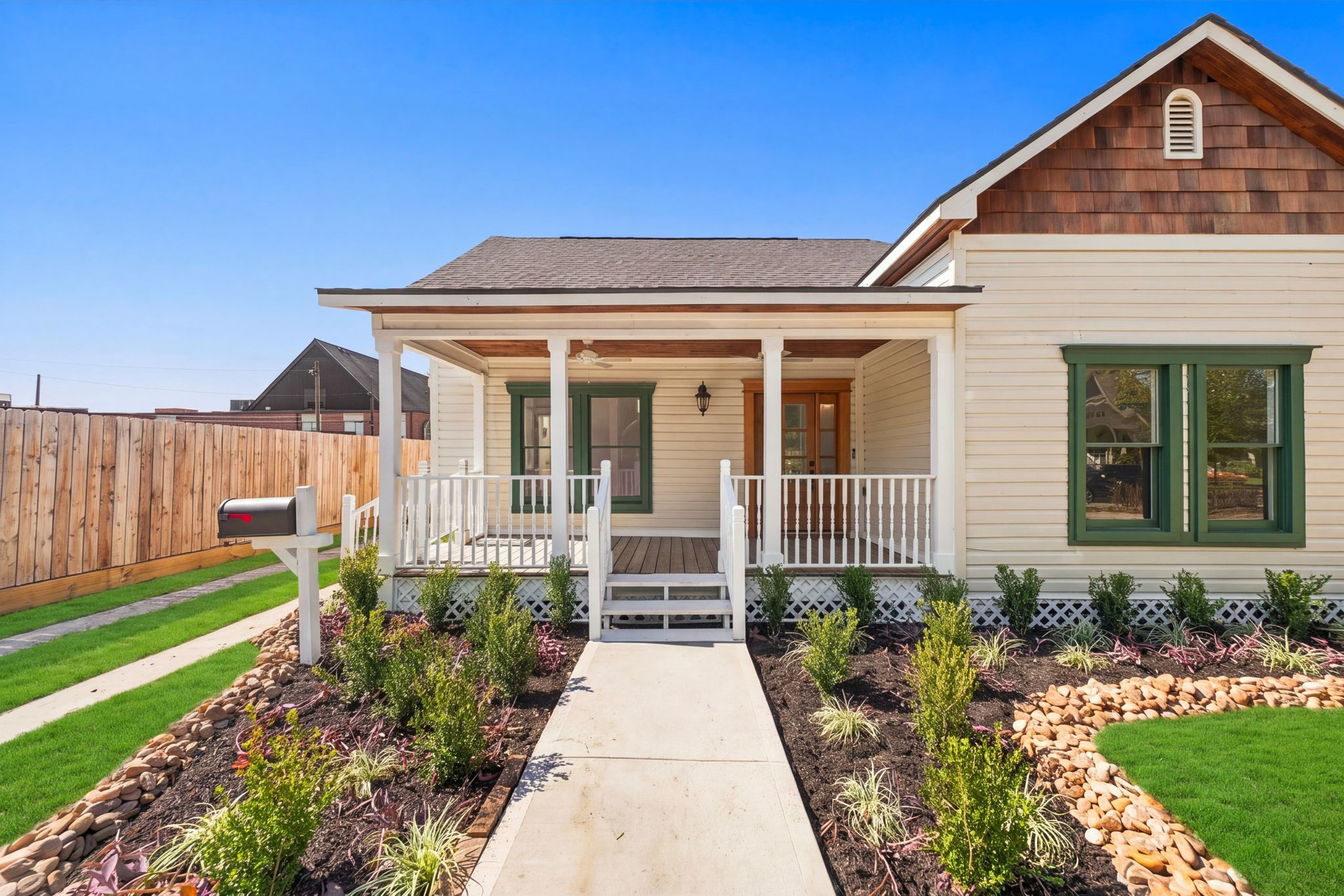 925 Cortlandt Street, Houston, TX 77008 925 Cortlandt Street, Houston, TX 77008