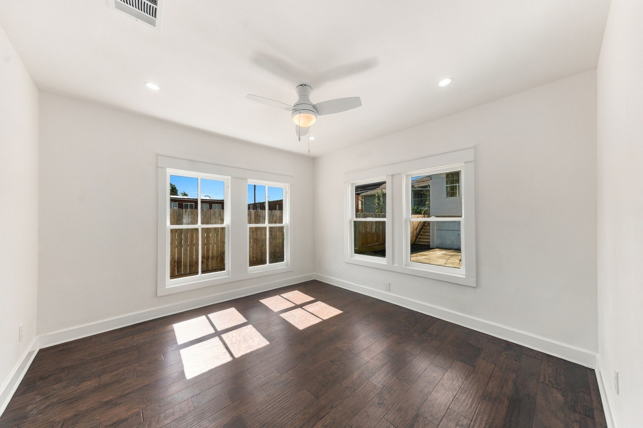 925 Cortlandt Street, Houston, TX 77008