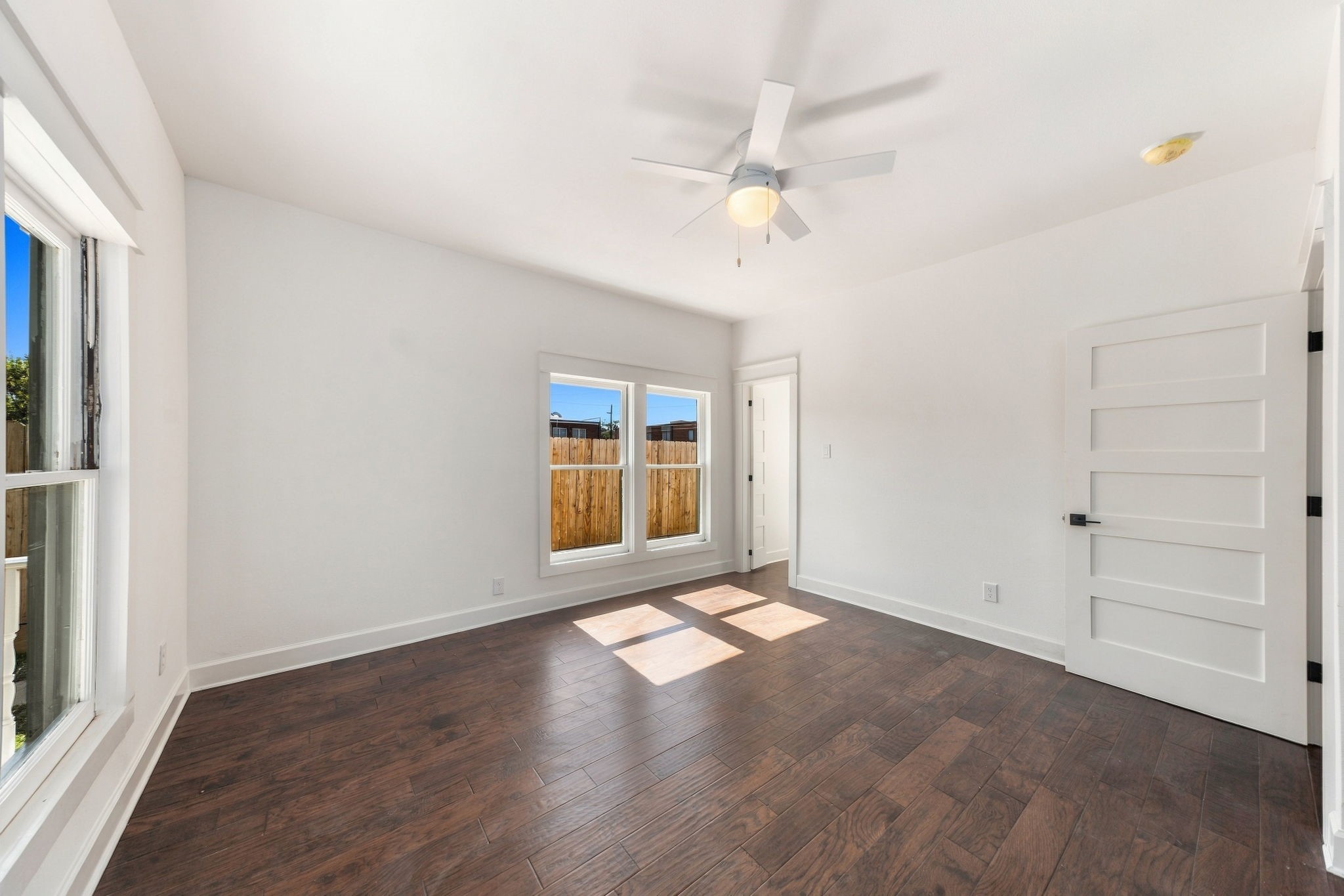 925 Cortlandt Street, Houston, TX 77008