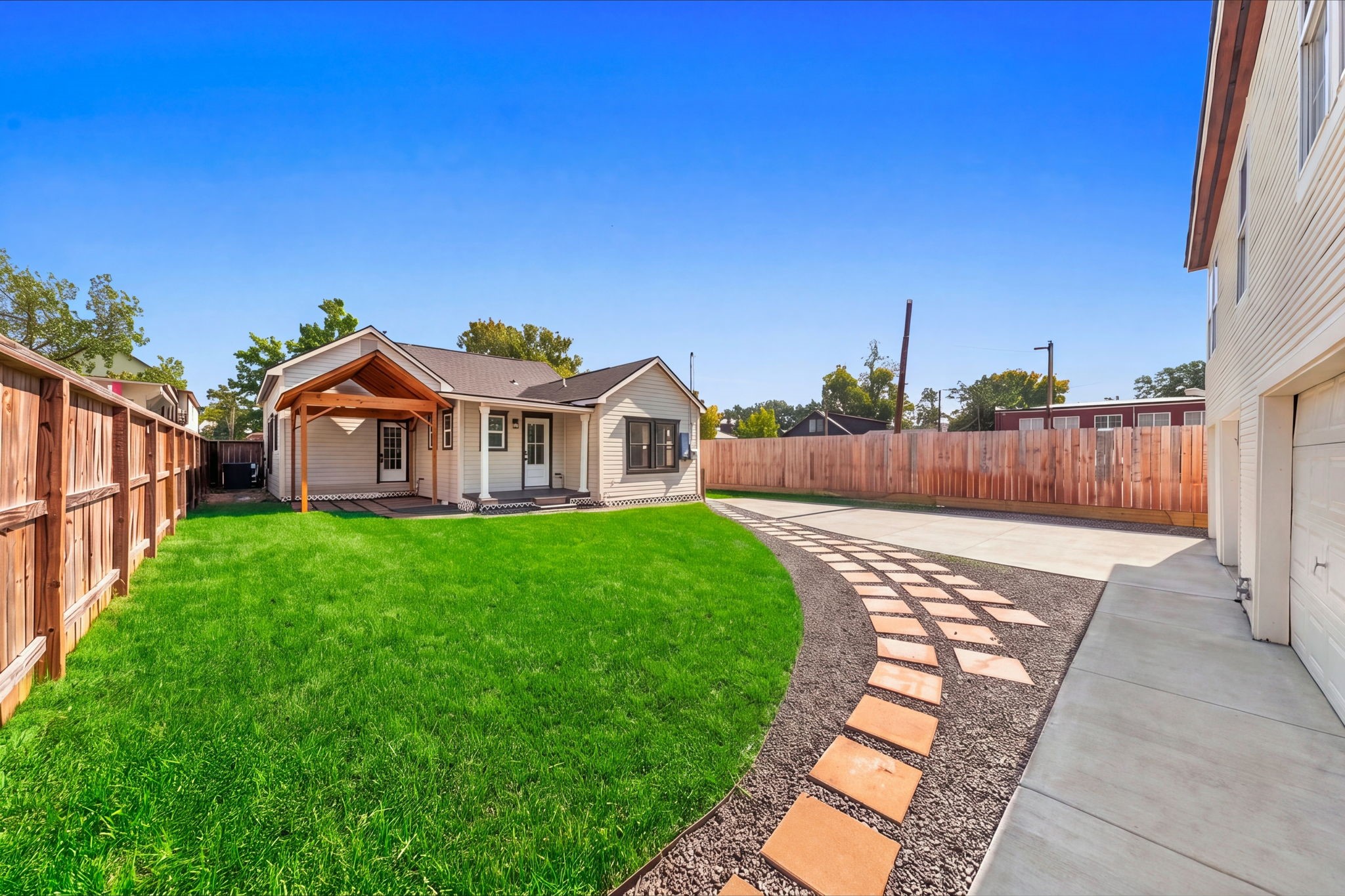 925 Cortlandt Street, Houston, TX 77008