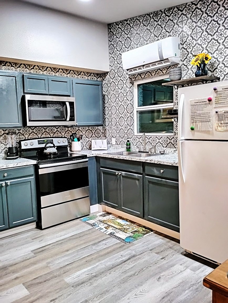 4507 W Bayshore Drive, Bacliff, TX 77518