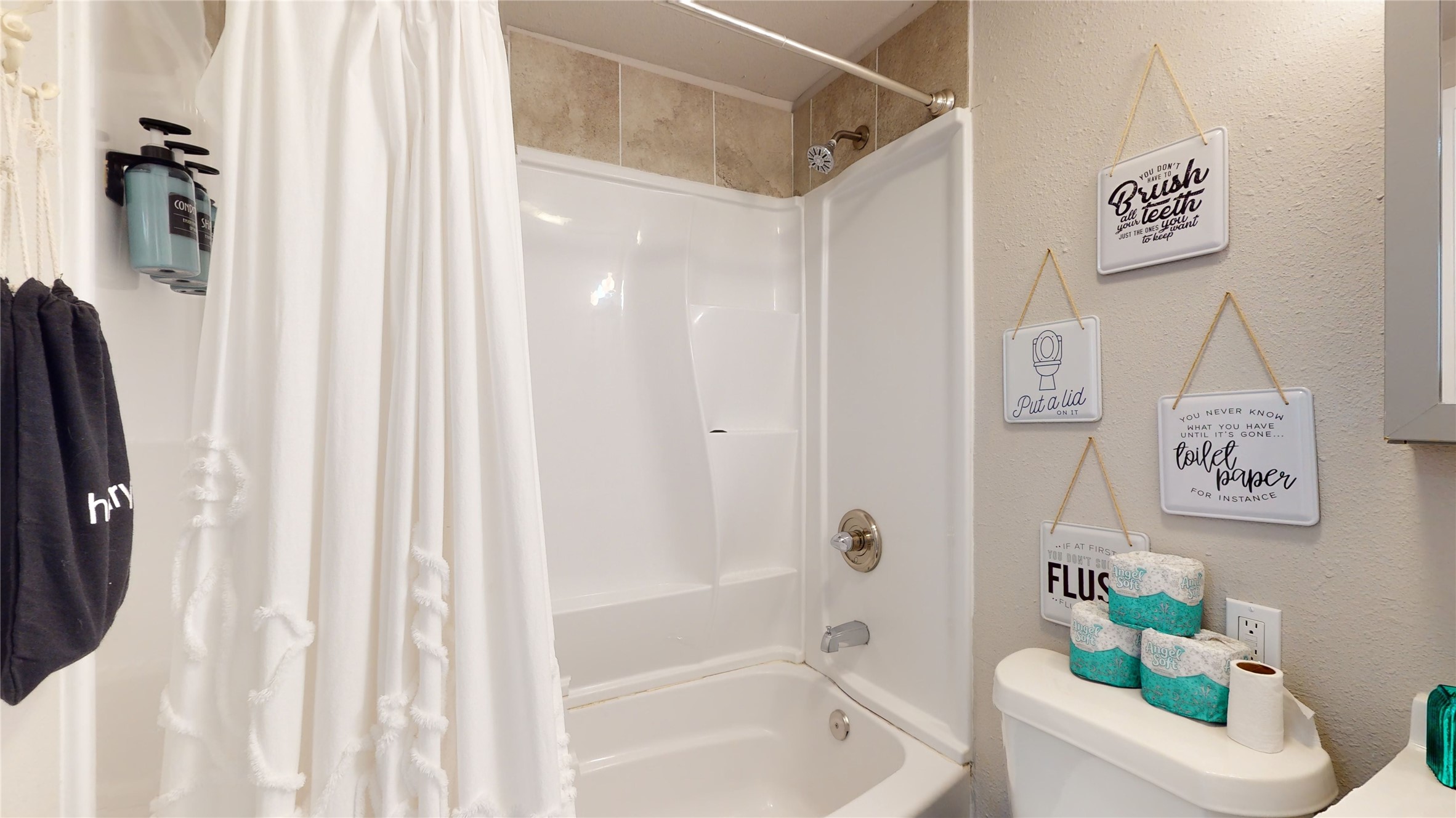 4507 W Bayshore Drive, Bacliff, TX 77518