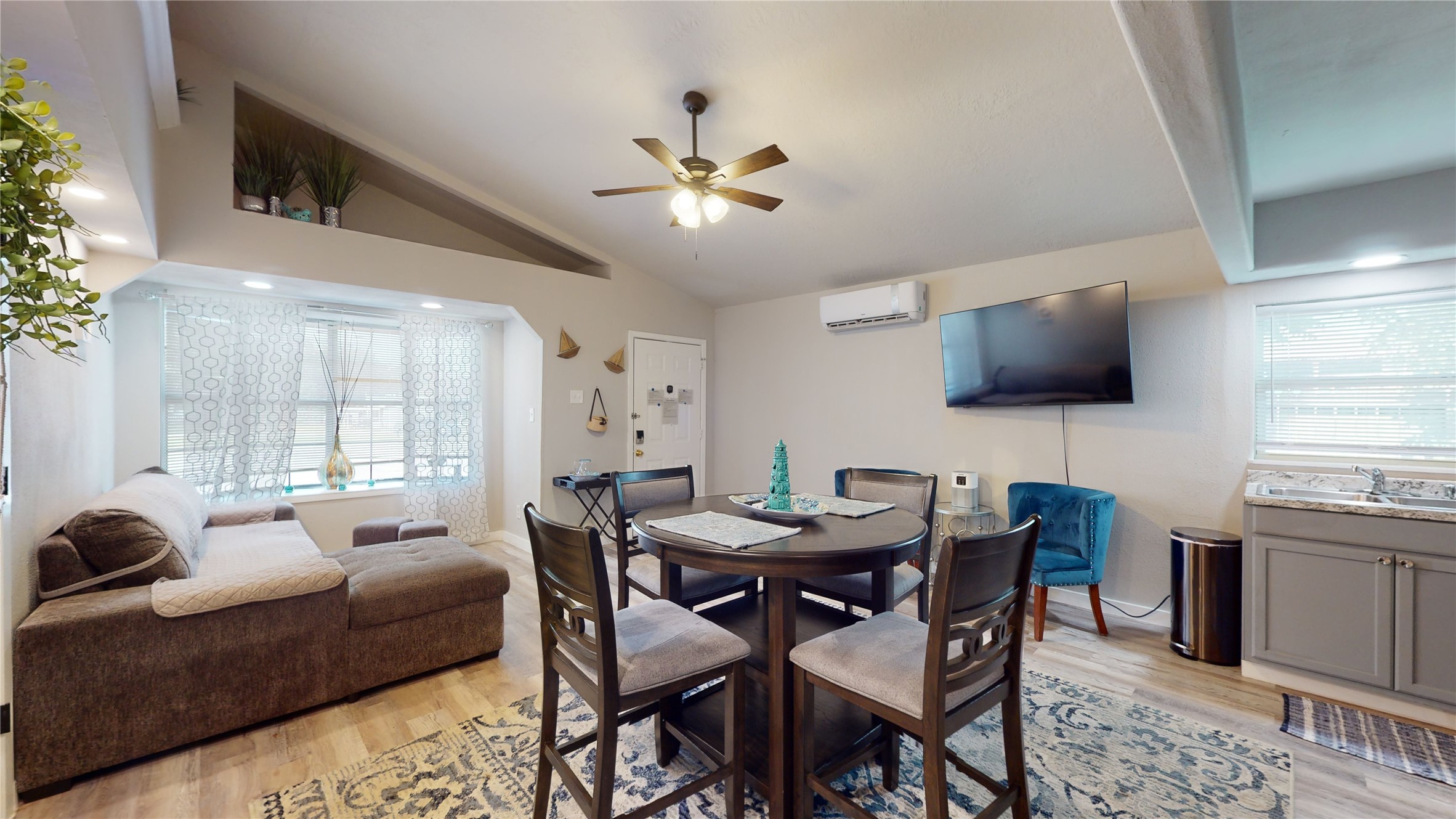 4507 W Bayshore Drive, Bacliff, TX 77518