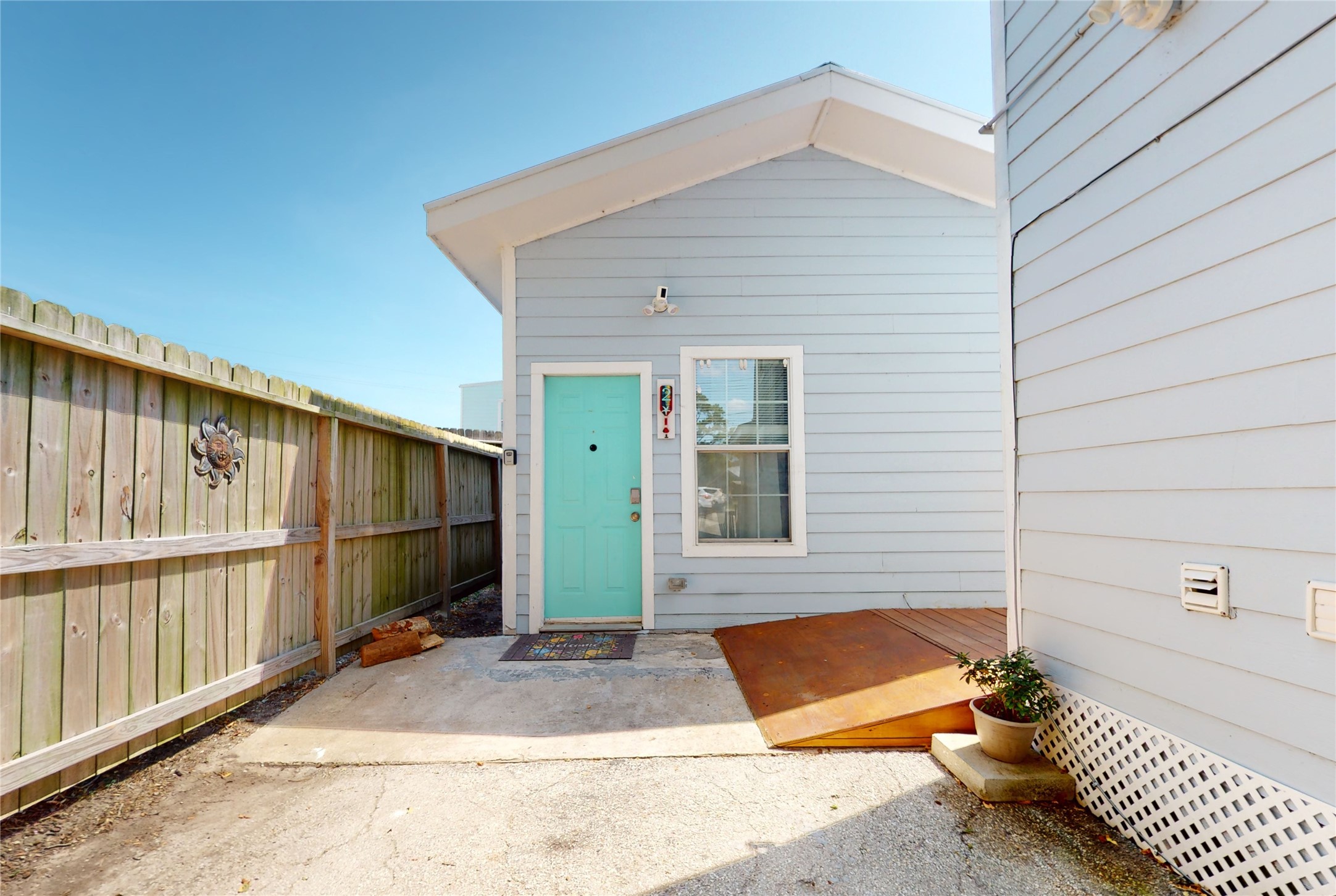 4507 W Bayshore Drive, Bacliff, TX 77518