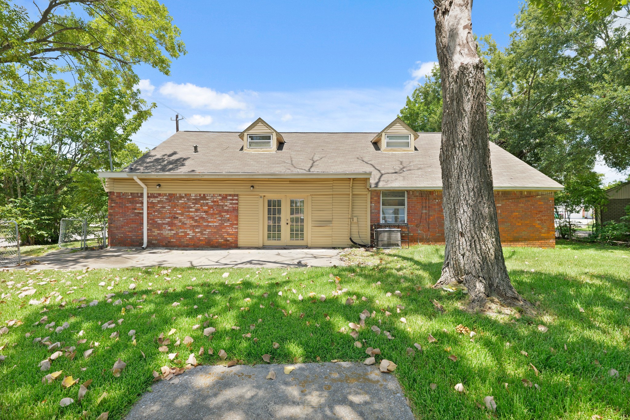 515 Lloyd Lane, Baytown, TX 77521