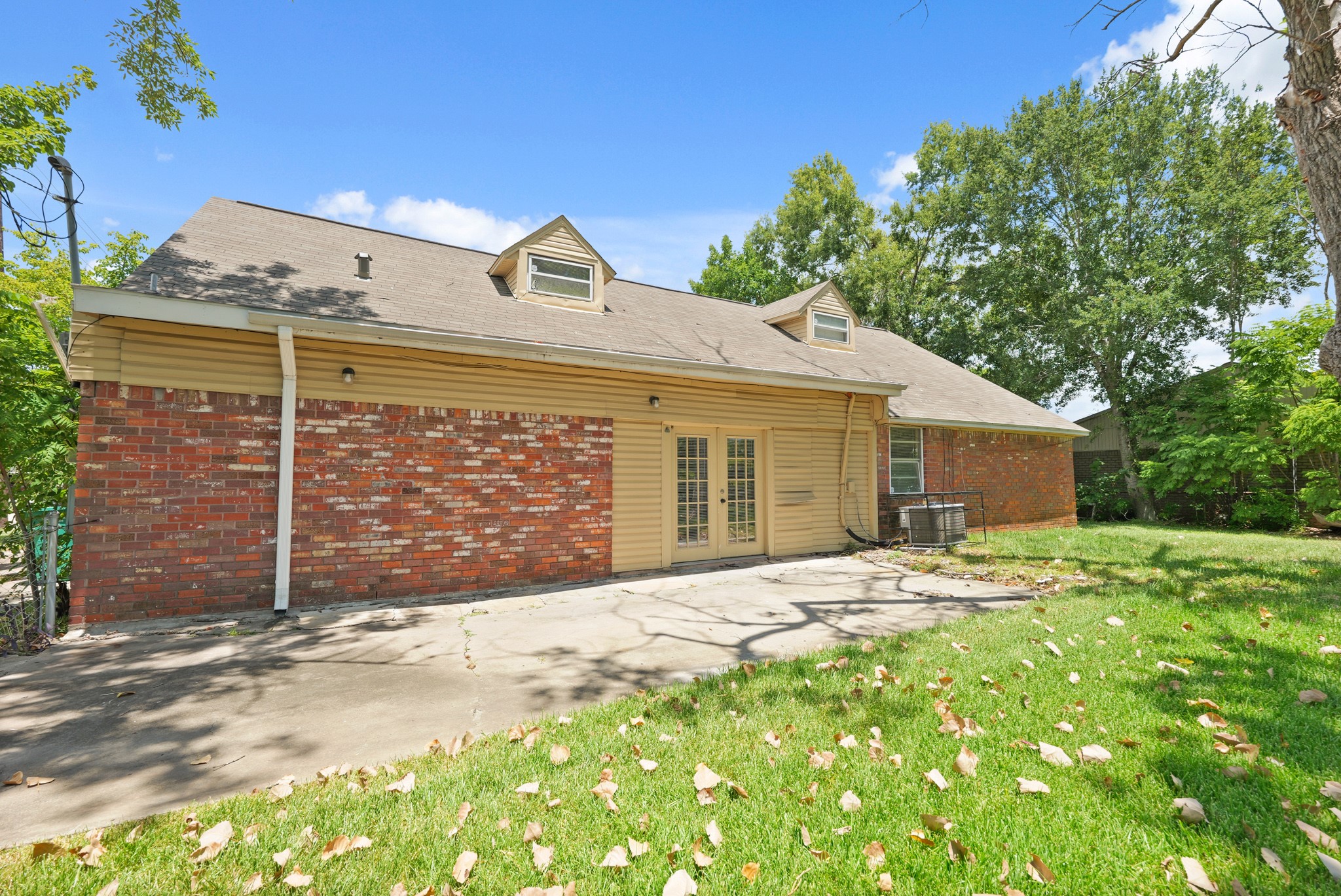515 Lloyd Lane, Baytown, TX 77521