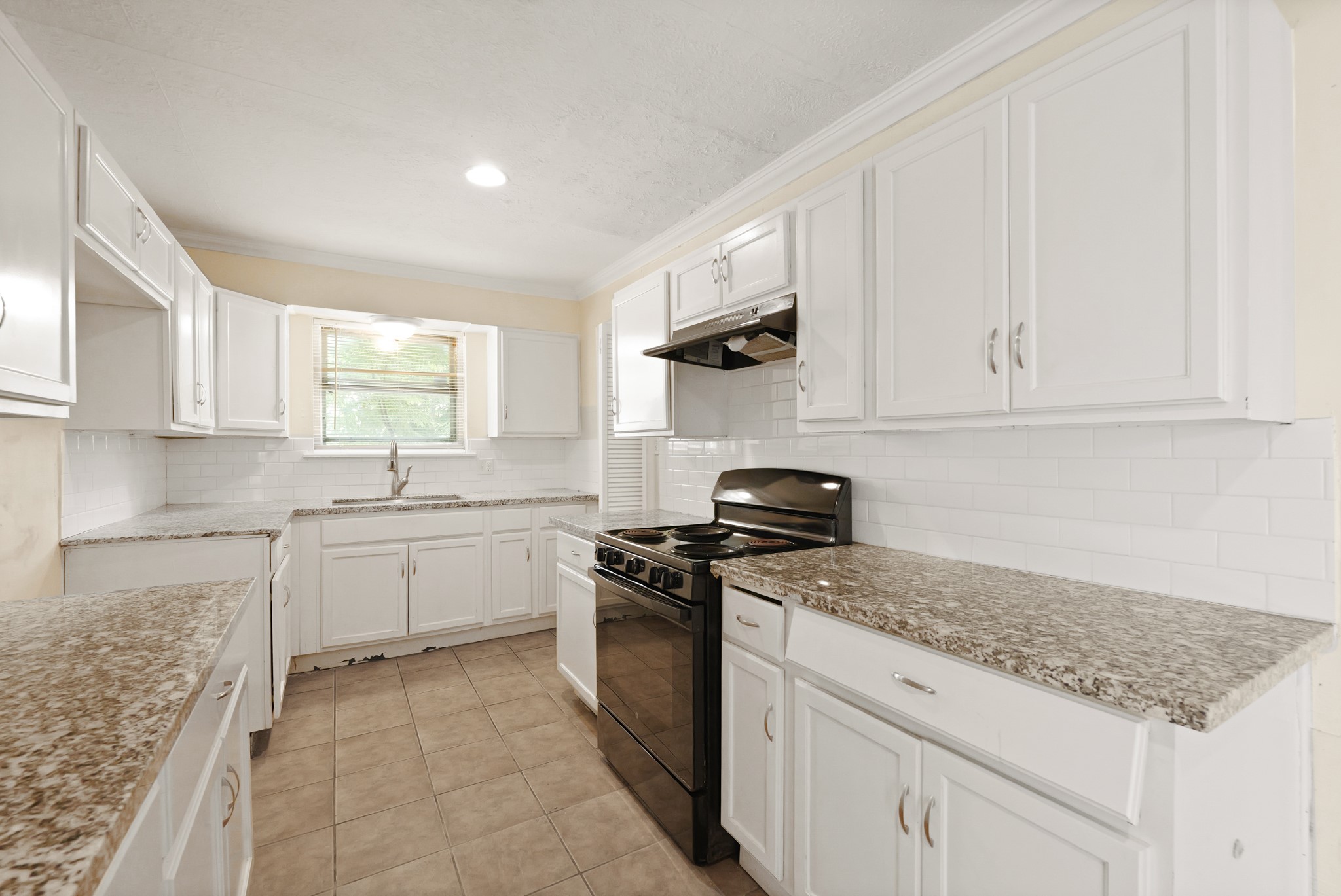 515 Lloyd Lane, Baytown, TX 77521