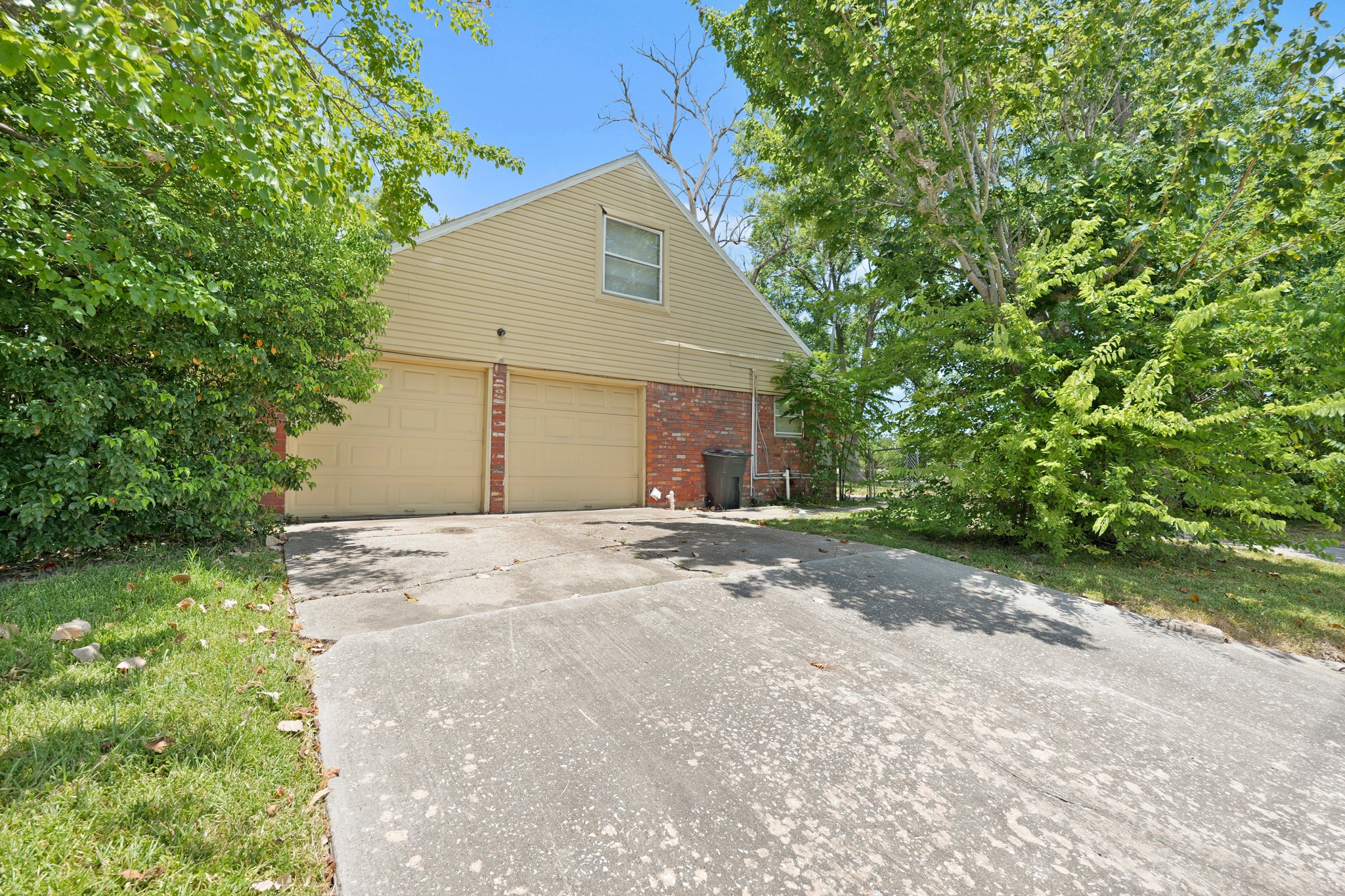 515 Lloyd Lane, Baytown, TX 77521