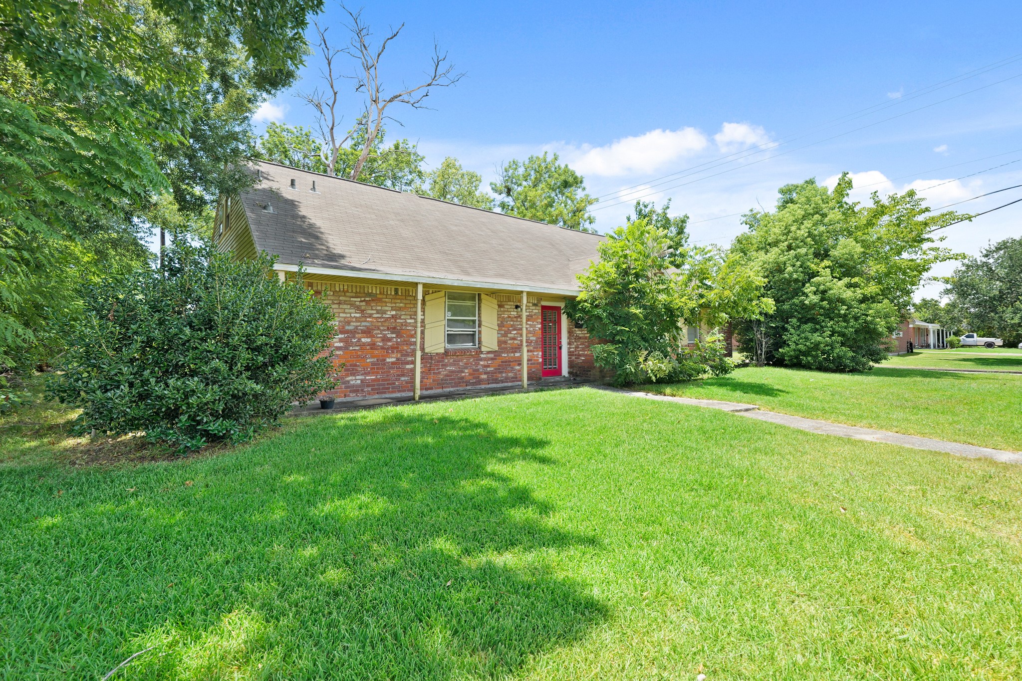 515 Lloyd Lane, Baytown, TX 77521