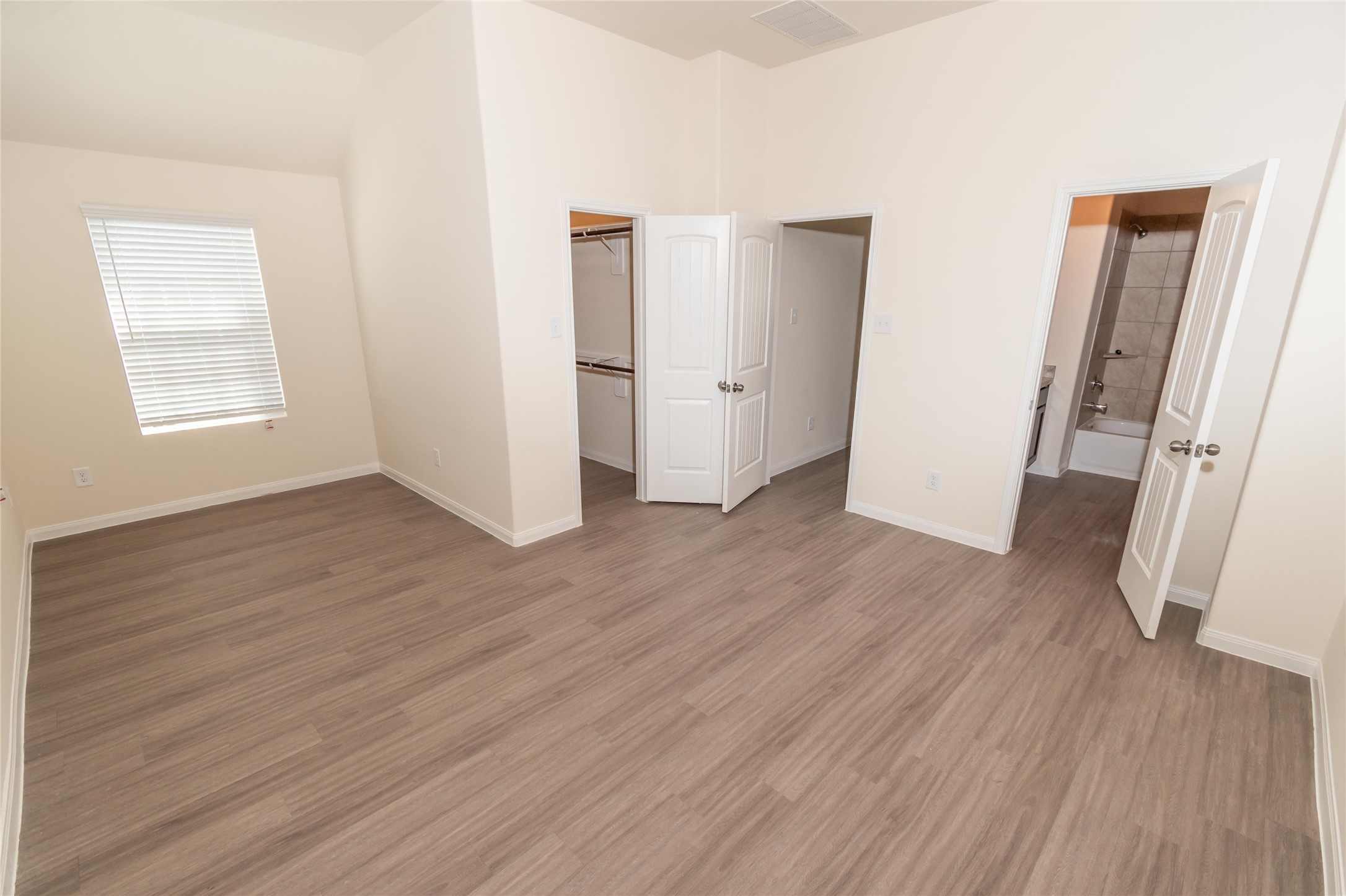 Photos may be representative of the floor plan and not the exact home. Finishes, layout, and features of the actual property for lease may vary.