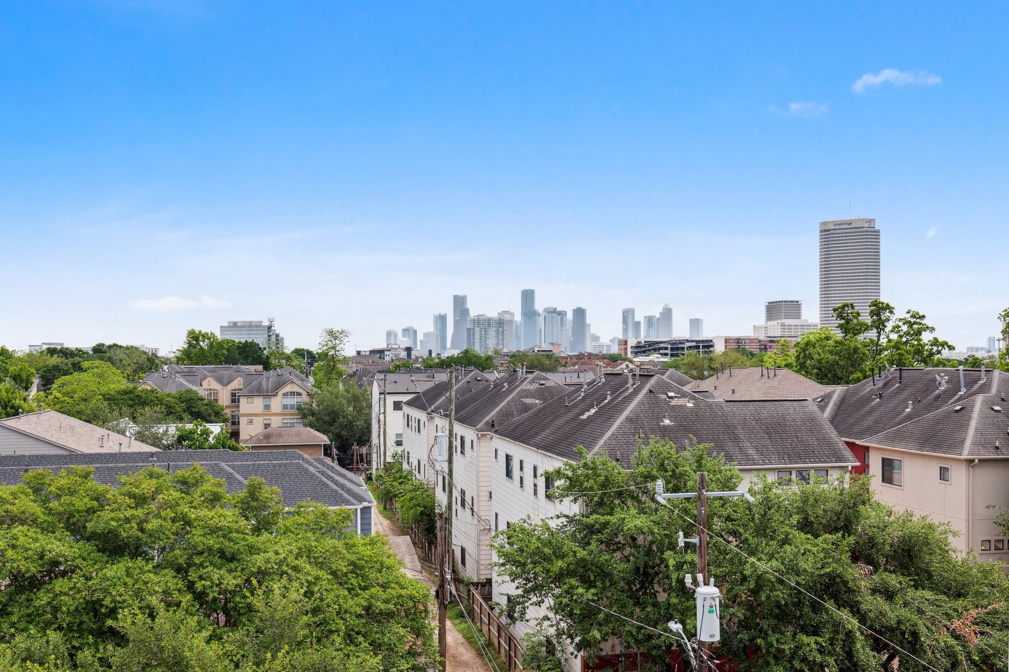 Gorgeous unobstructed Downtown views right from your very own rooftop terrace! Imagine watching the 4th of July fireworks from here!