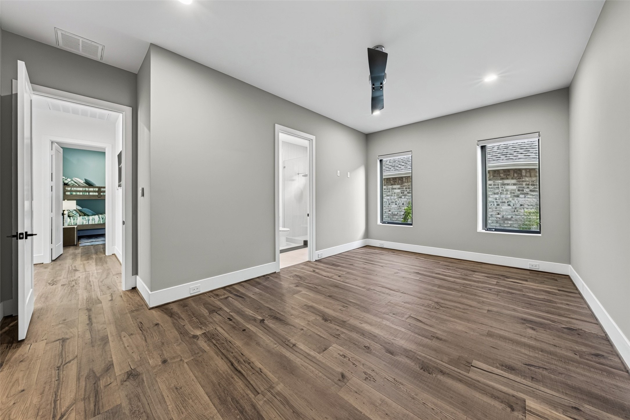 3rd secondary bedroom.