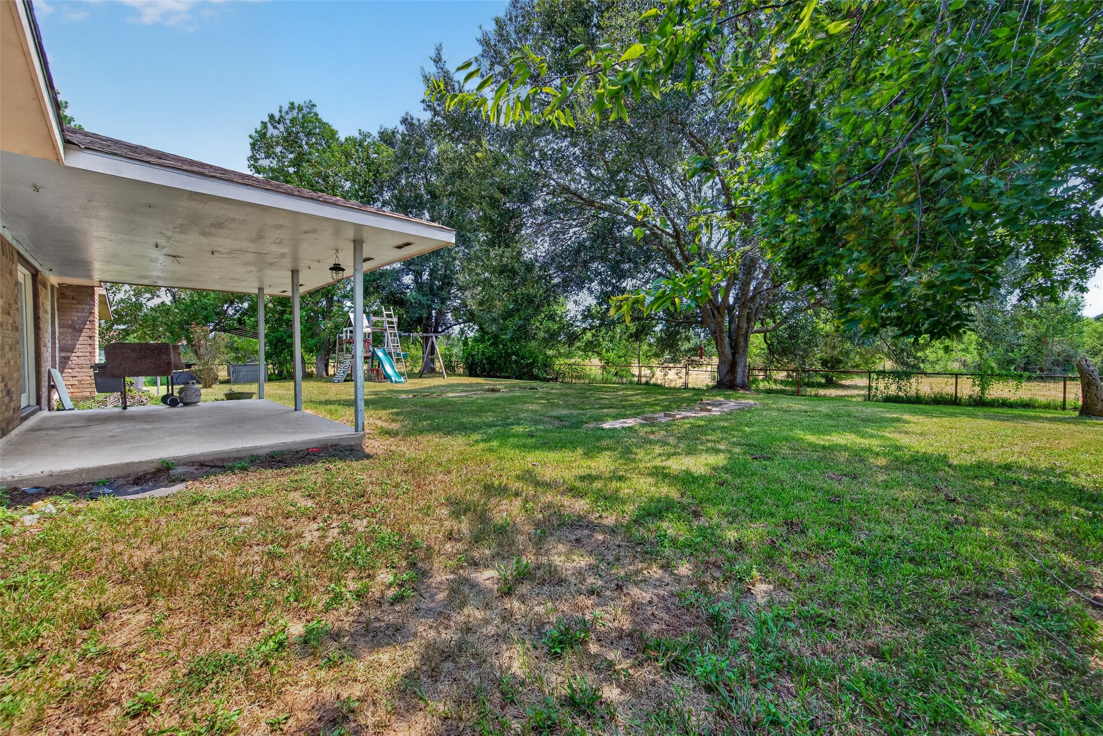12915 33rd 1/2 Street, Santa Fe, TX 77510
