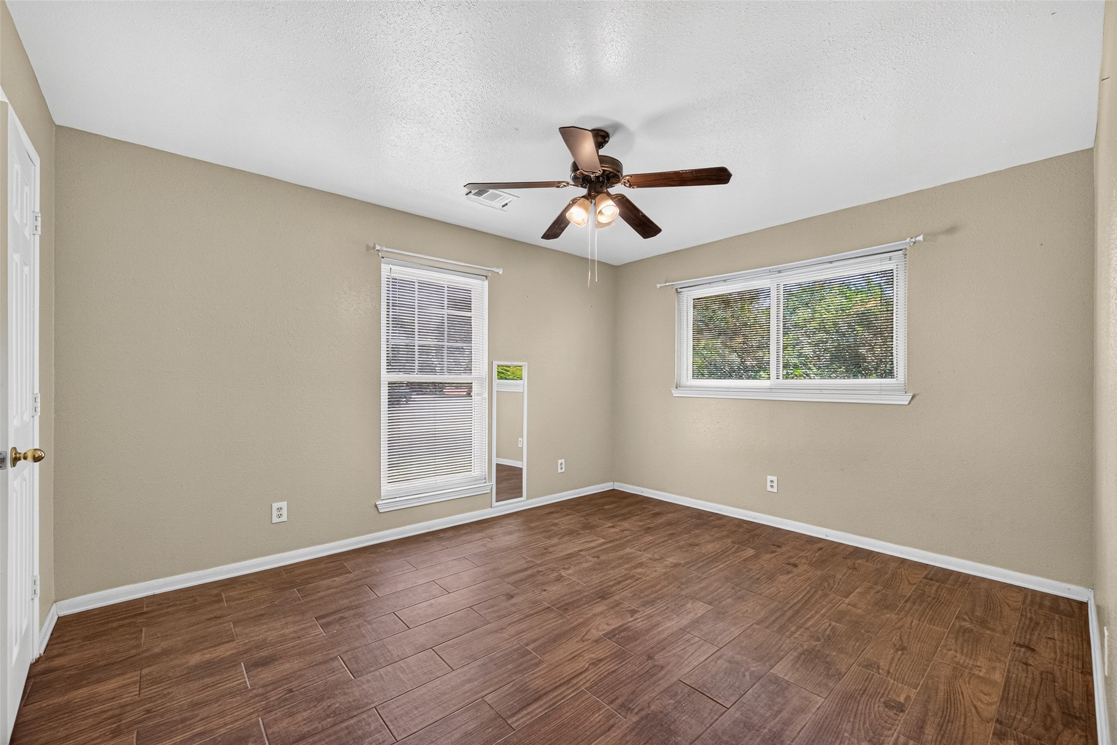 12915 33rd 1/2 Street, Santa Fe, TX 77510