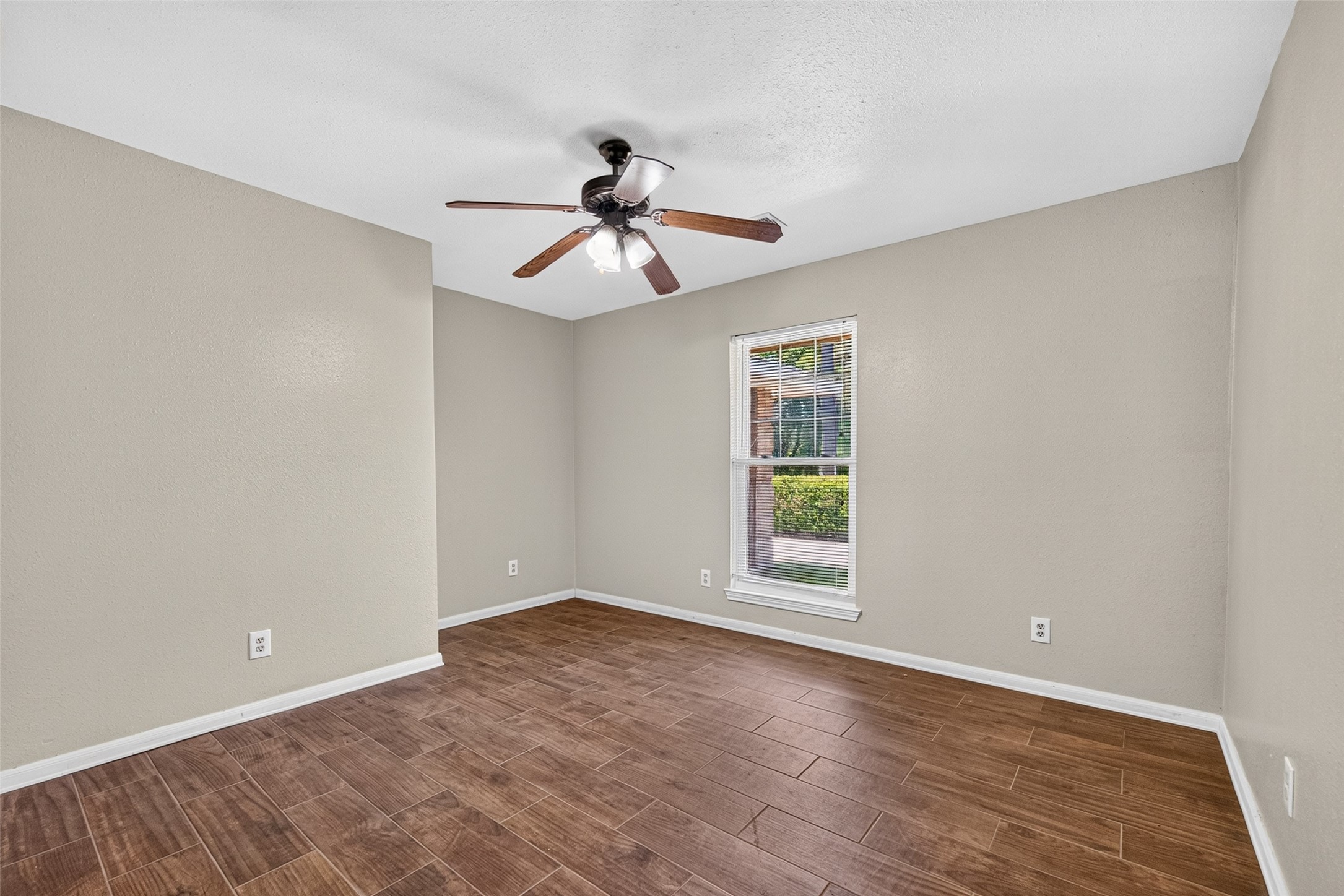 12915 33rd 1/2 Street, Santa Fe, TX 77510