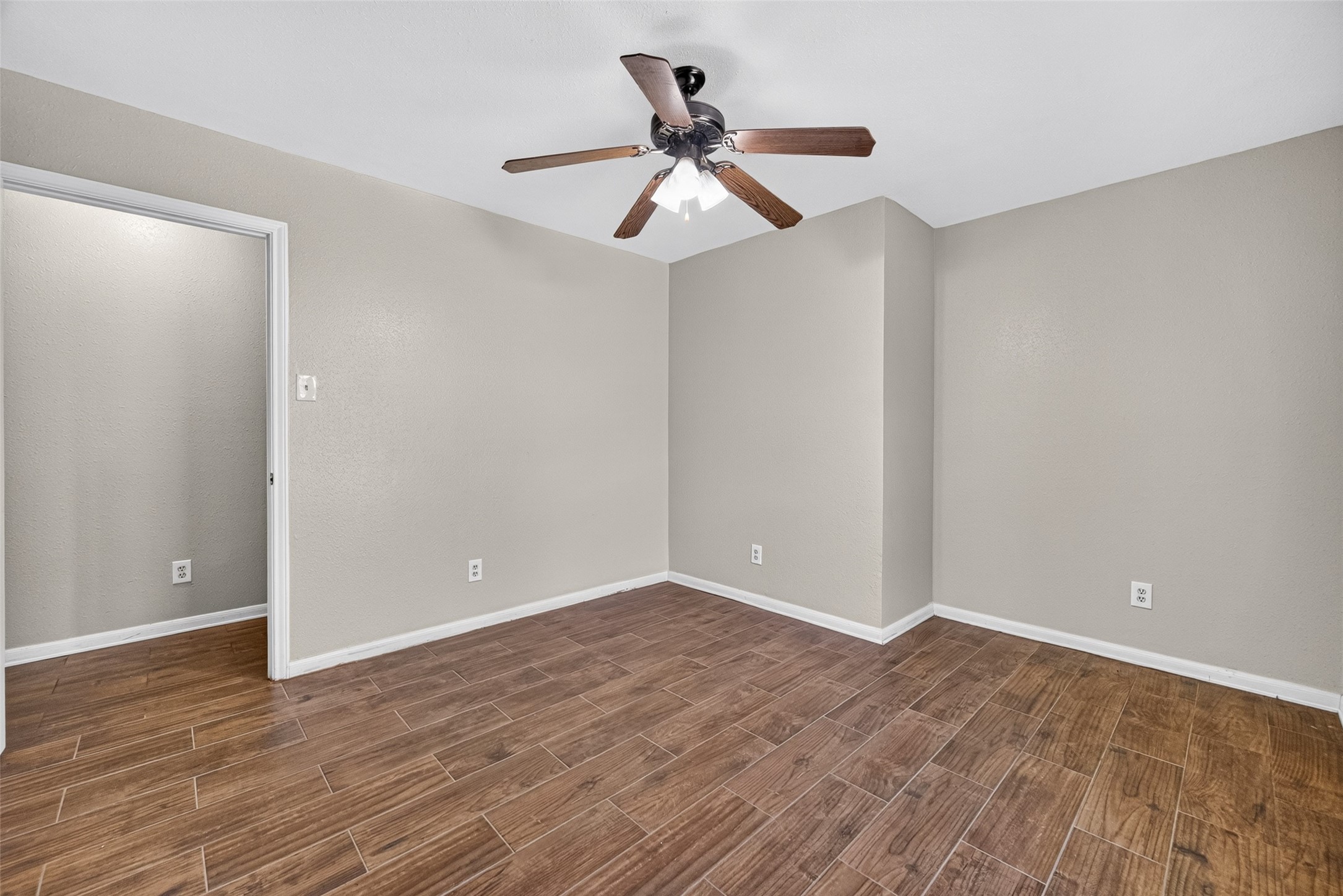 12915 33rd 1/2 Street, Santa Fe, TX 77510