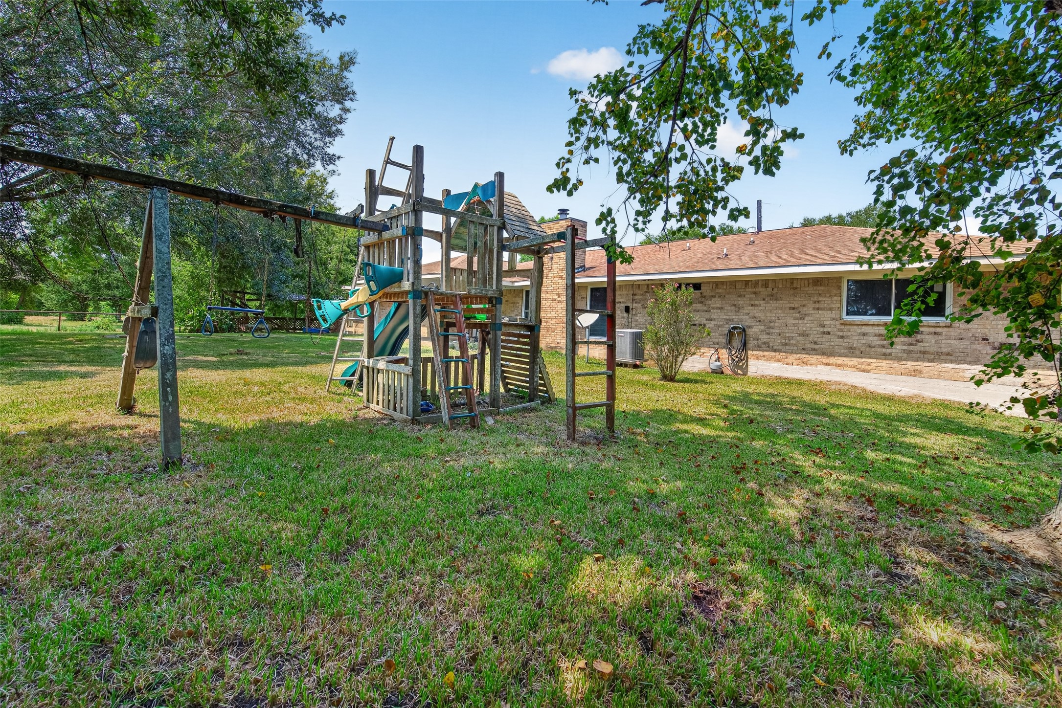12915 33rd 1/2 Street, Santa Fe, TX 77510