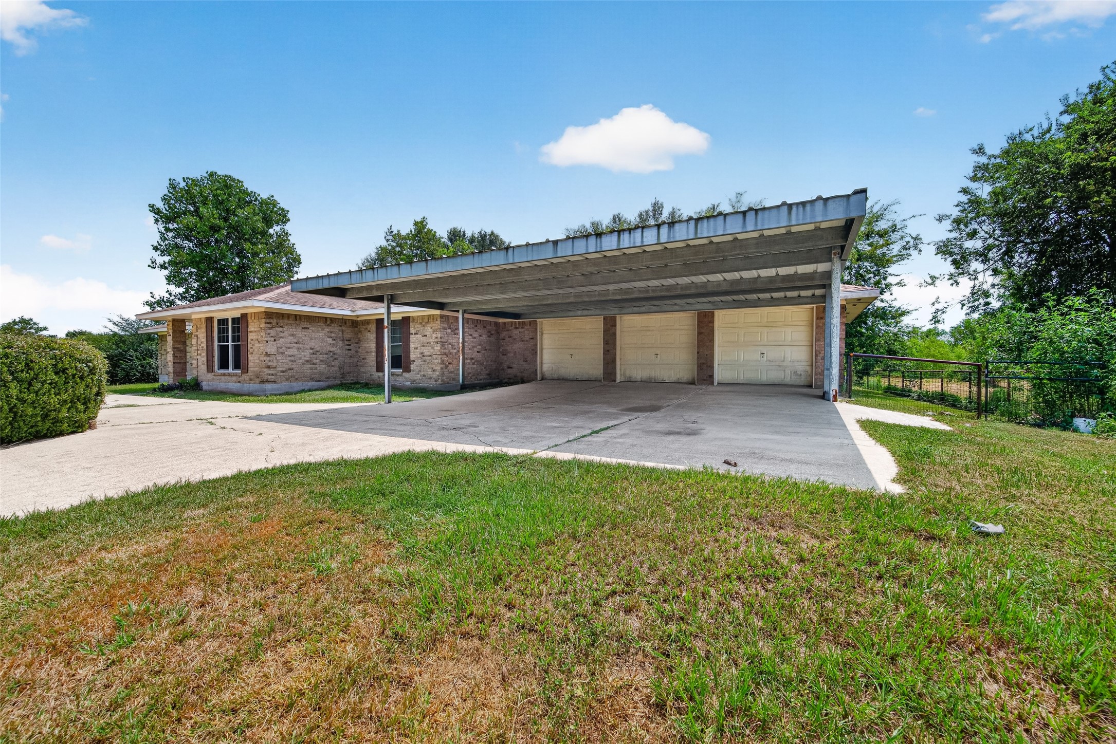 12915 33rd 1/2 Street, Santa Fe, TX 77510