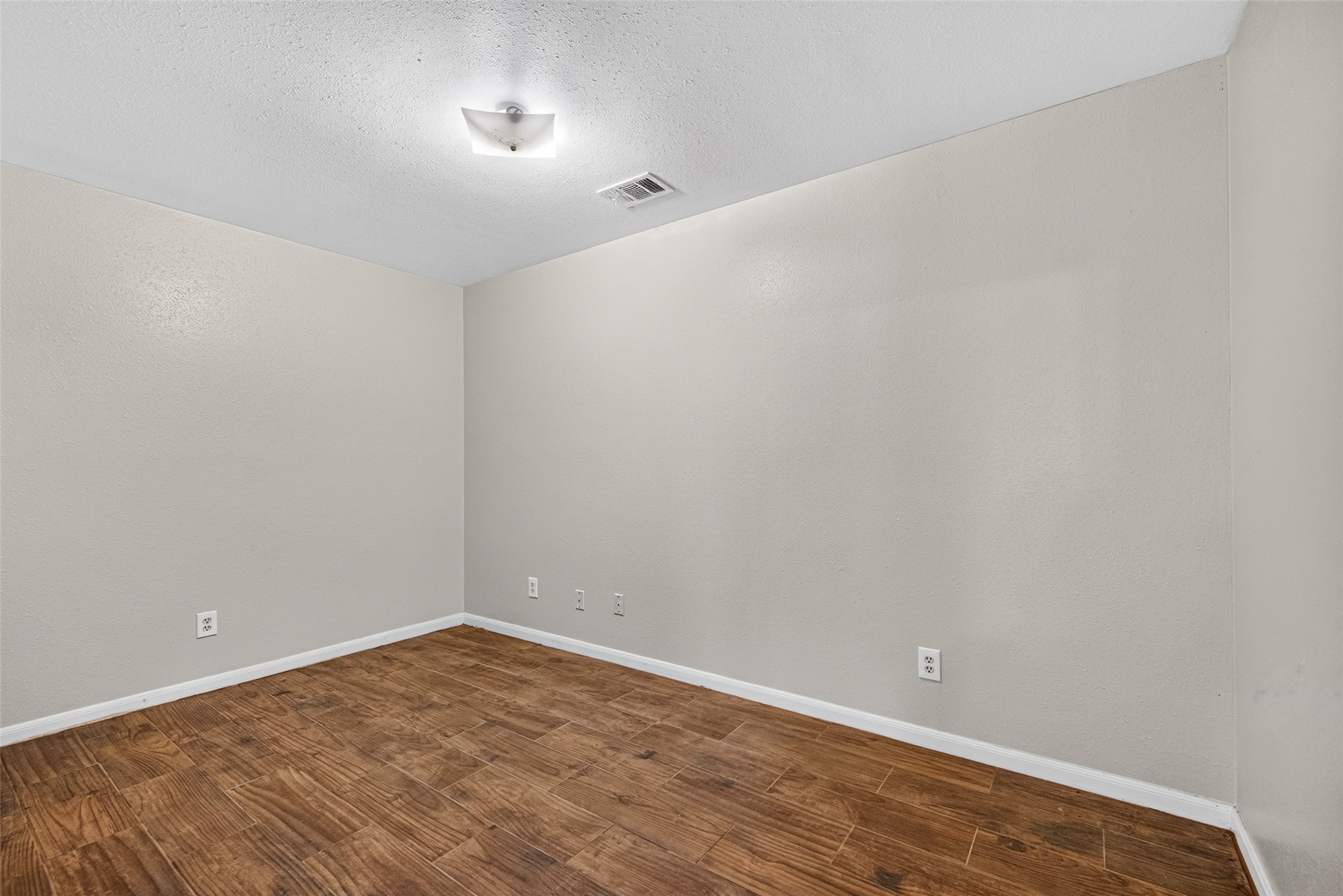 12915 33rd 1/2 Street, Santa Fe, TX 77510