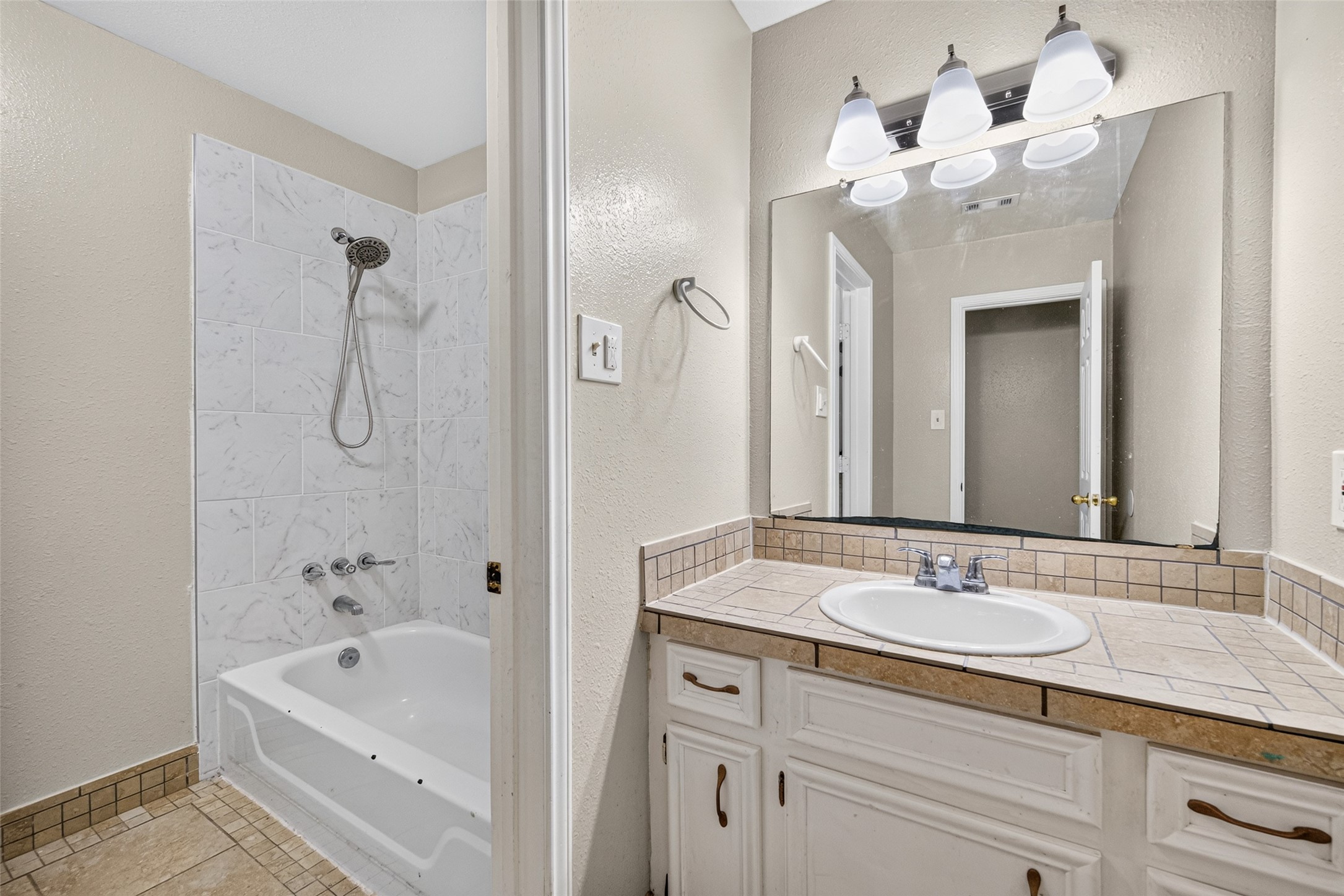 12915 33rd 1/2 Street, Santa Fe, TX 77510