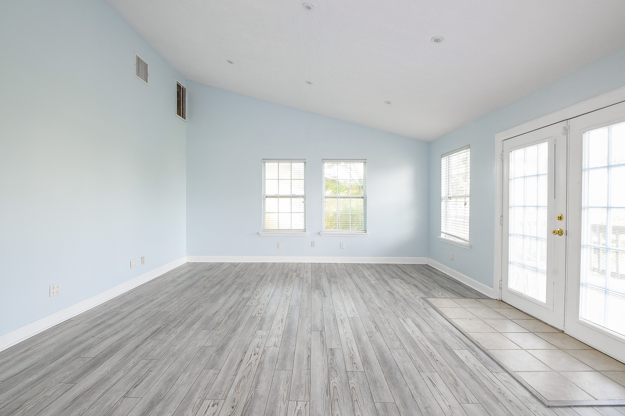 1615 Railroad Avenue, San Leon, TX 77539