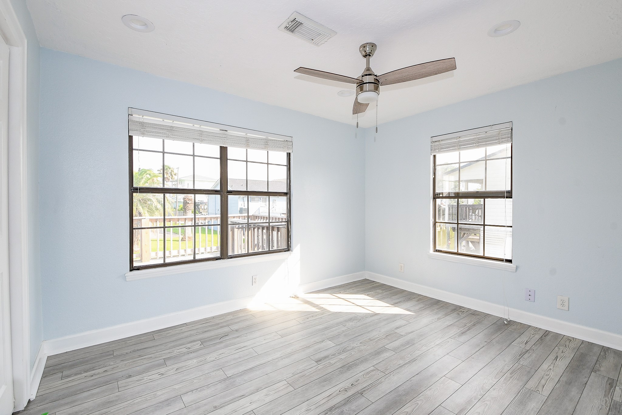 1615 Railroad Avenue, San Leon, TX 77539