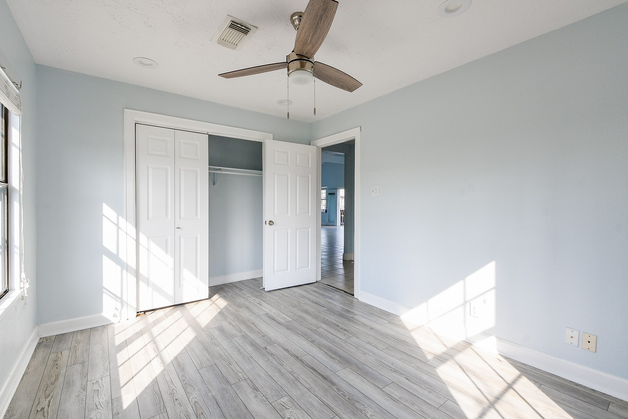 1615 Railroad Avenue, San Leon, TX 77539