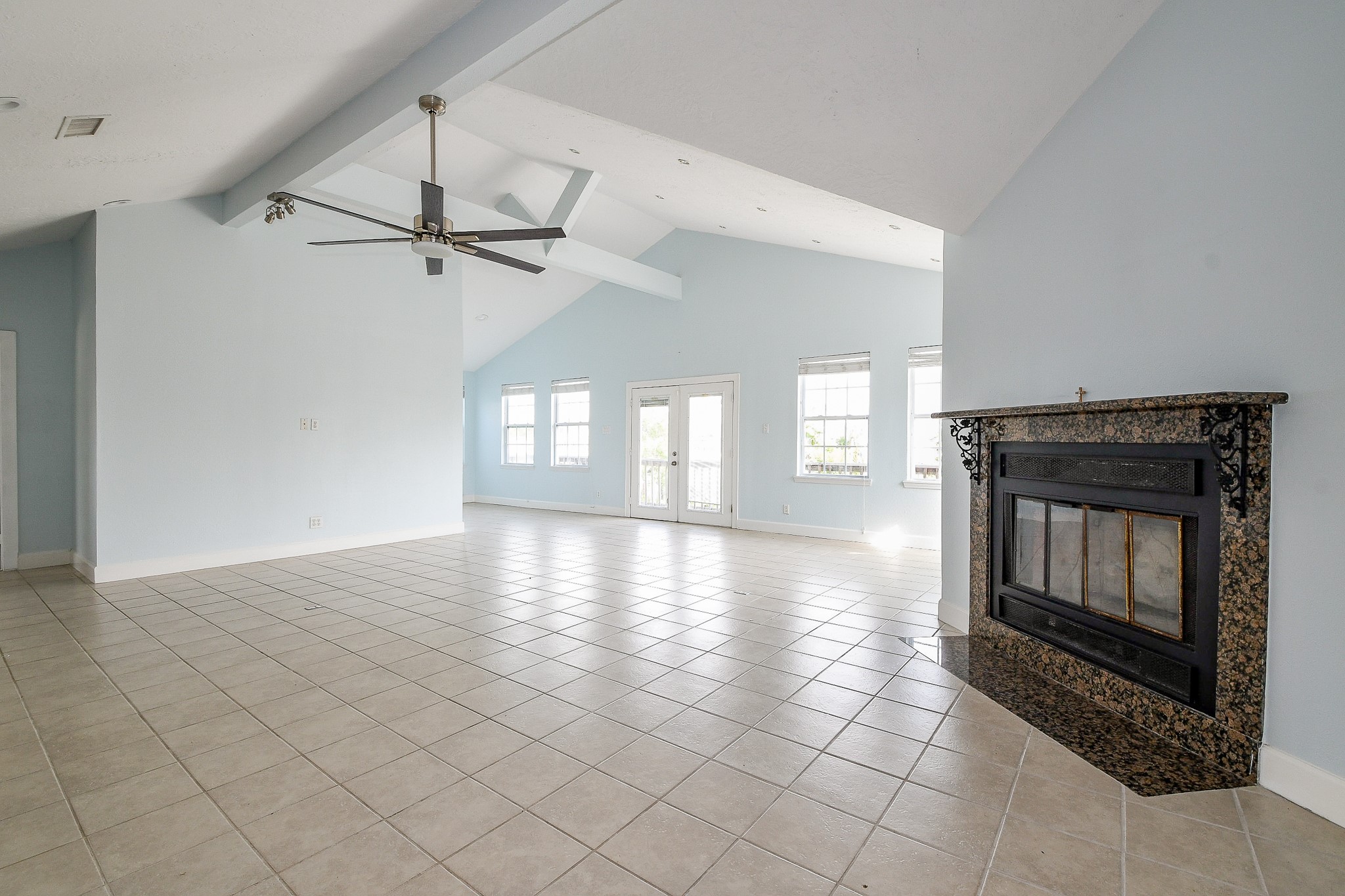 1615 Railroad Avenue, San Leon, TX 77539