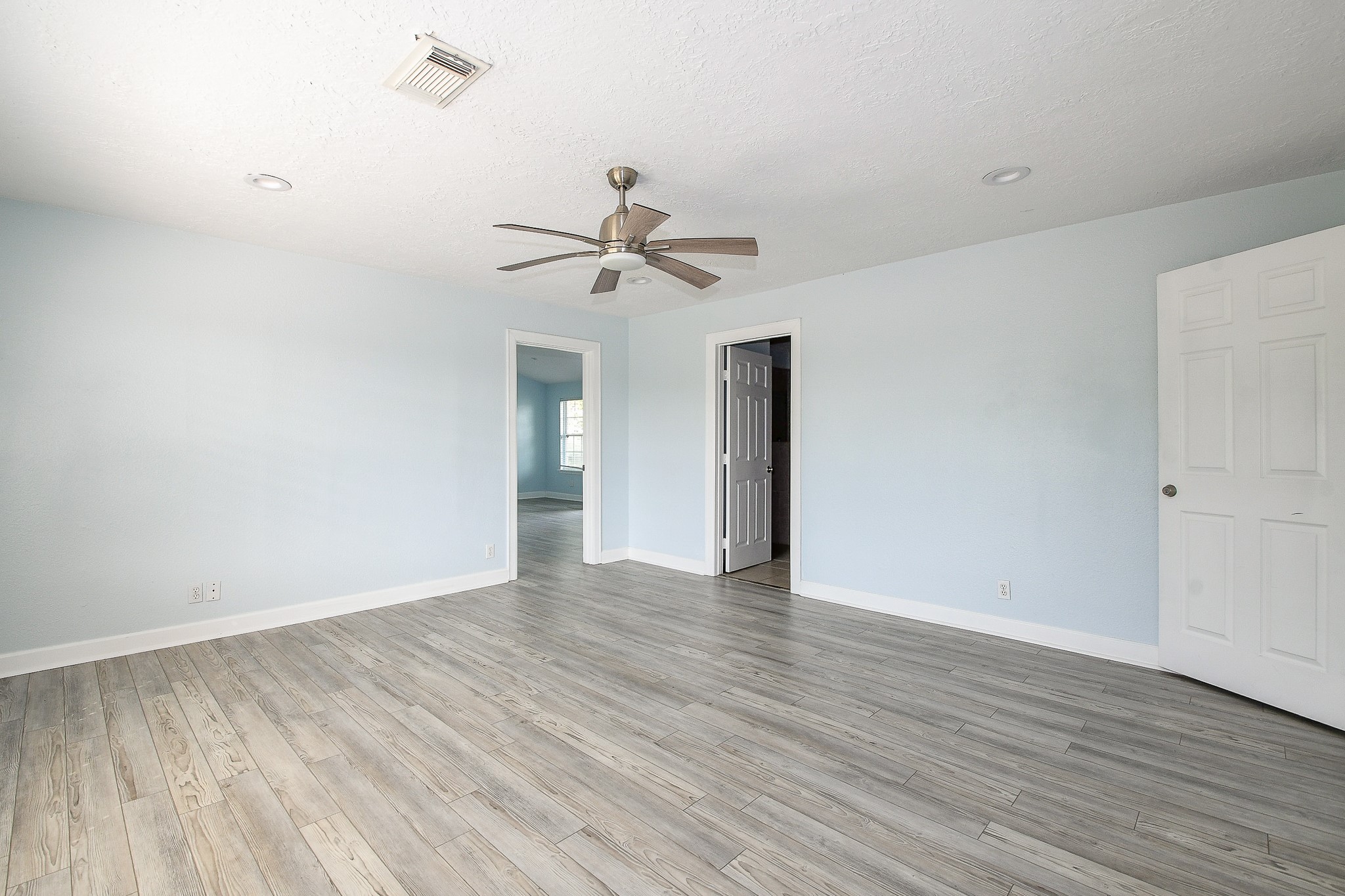 1615 Railroad Avenue, San Leon, TX 77539
