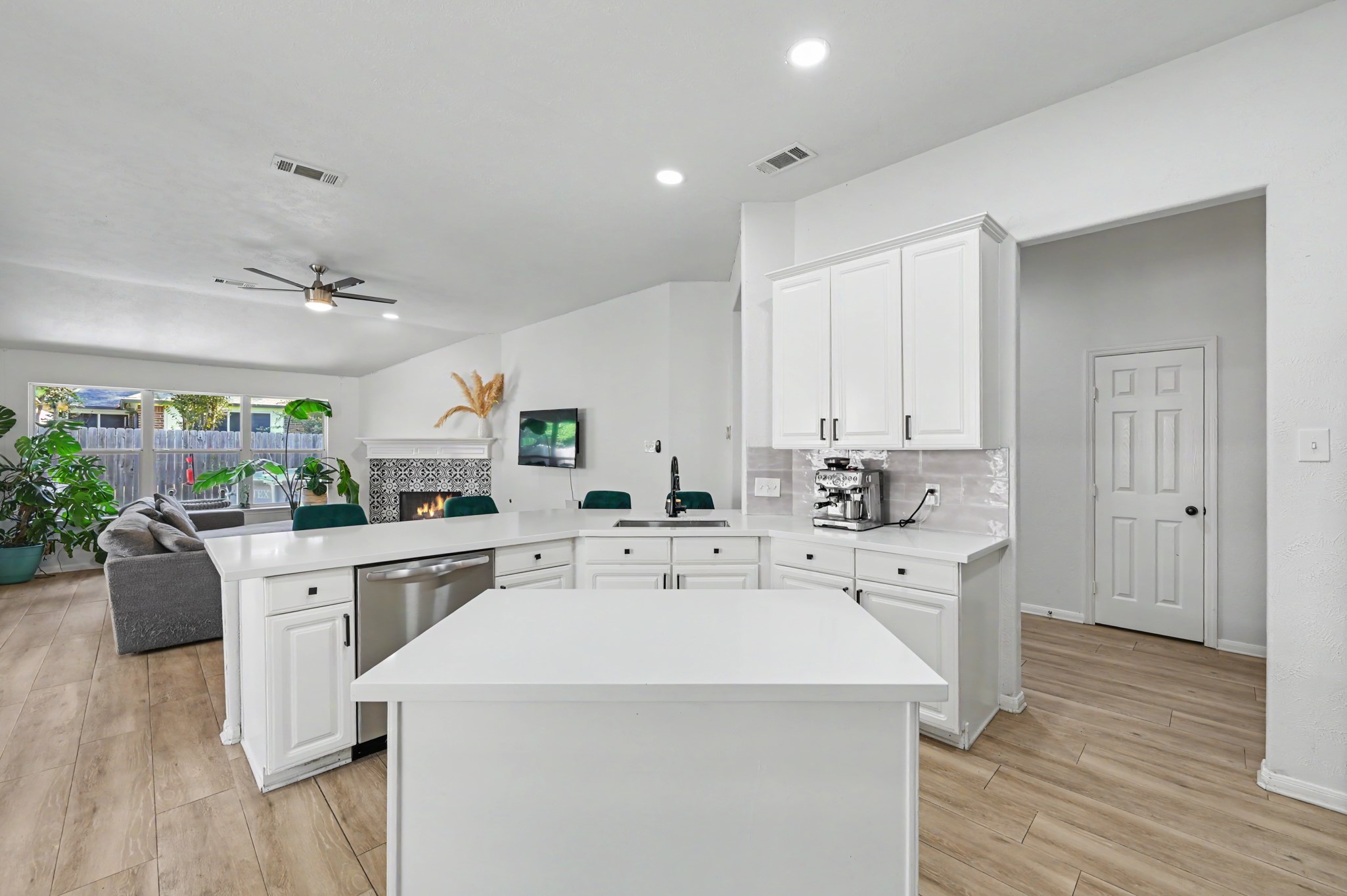 153 S Hollylaurel Circle, The Woodlands, TX 77382