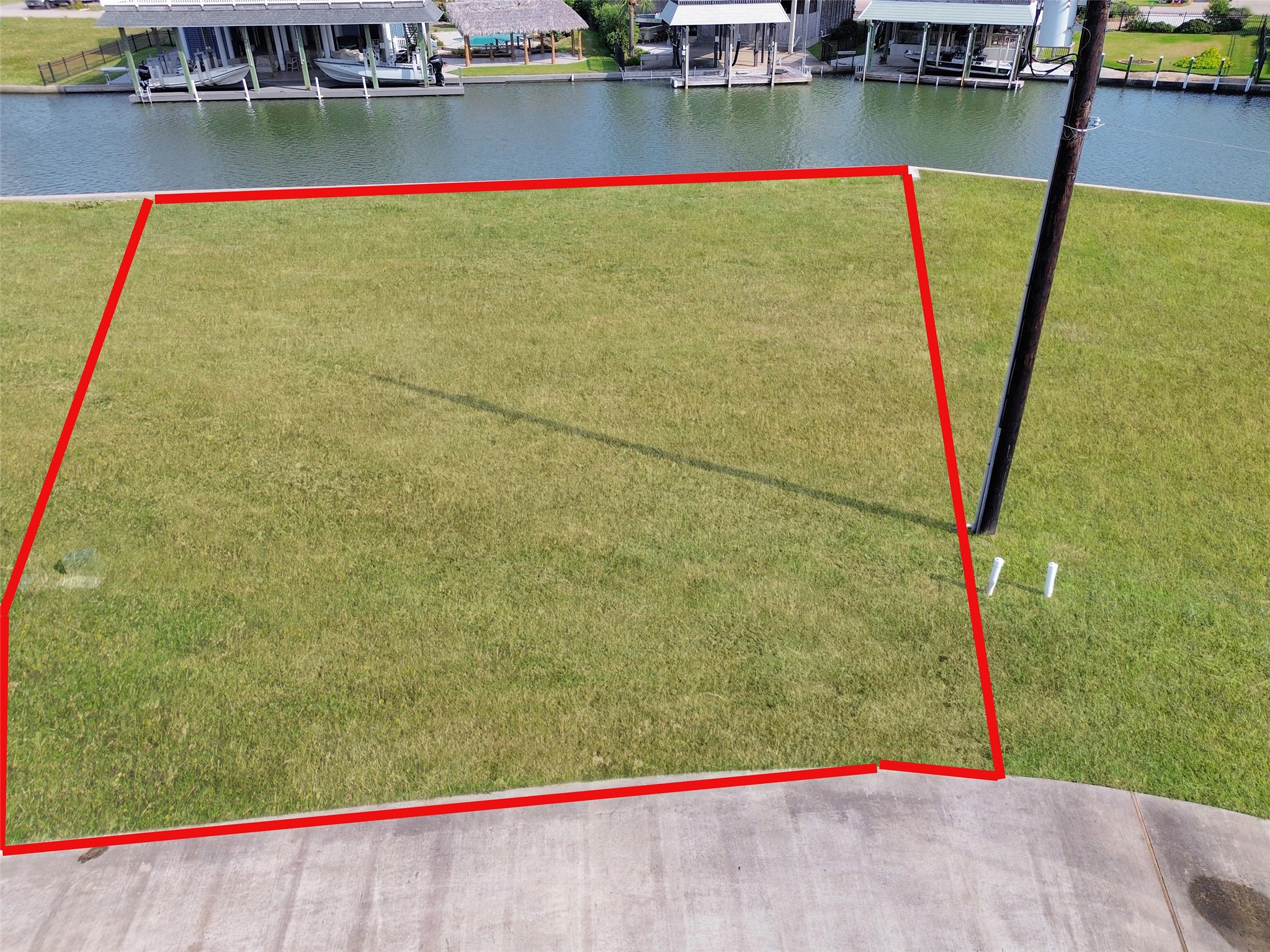 502 Neptune Circle, Tiki Island, TX 77554