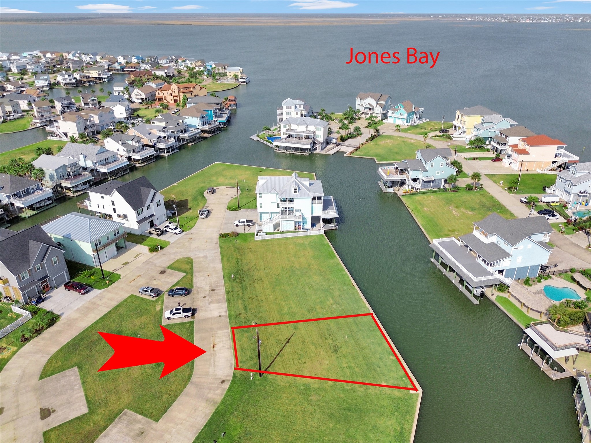 502 Neptune Circle, Tiki Island, TX 77554