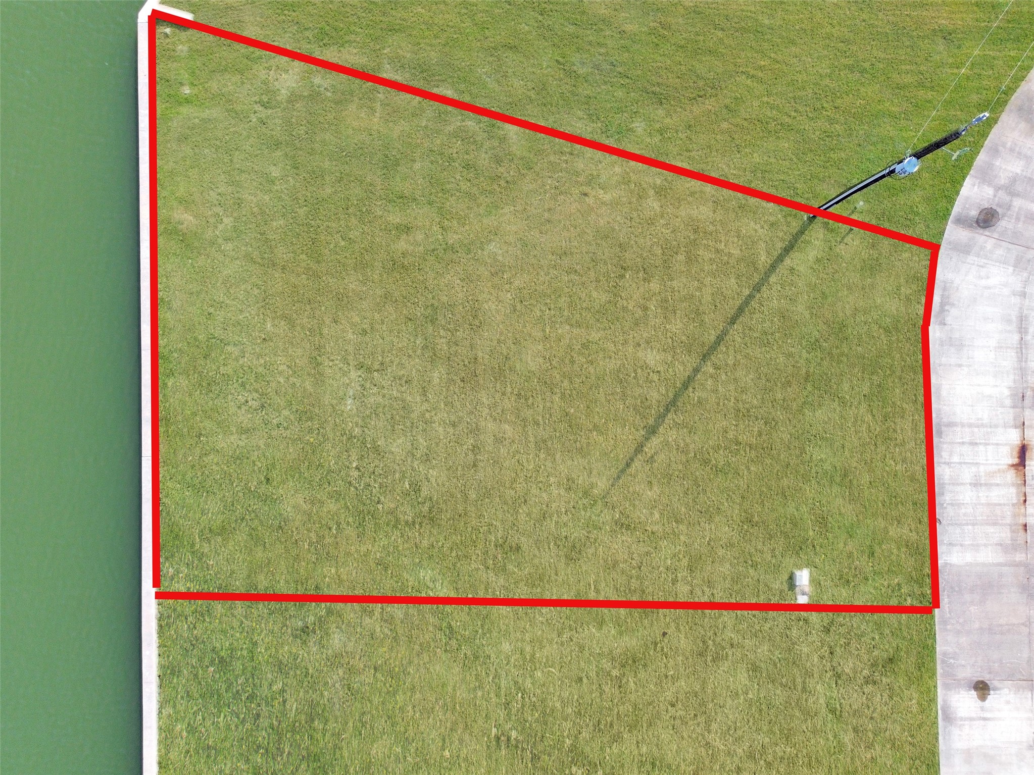 502 Neptune Circle, Tiki Island, TX 77554