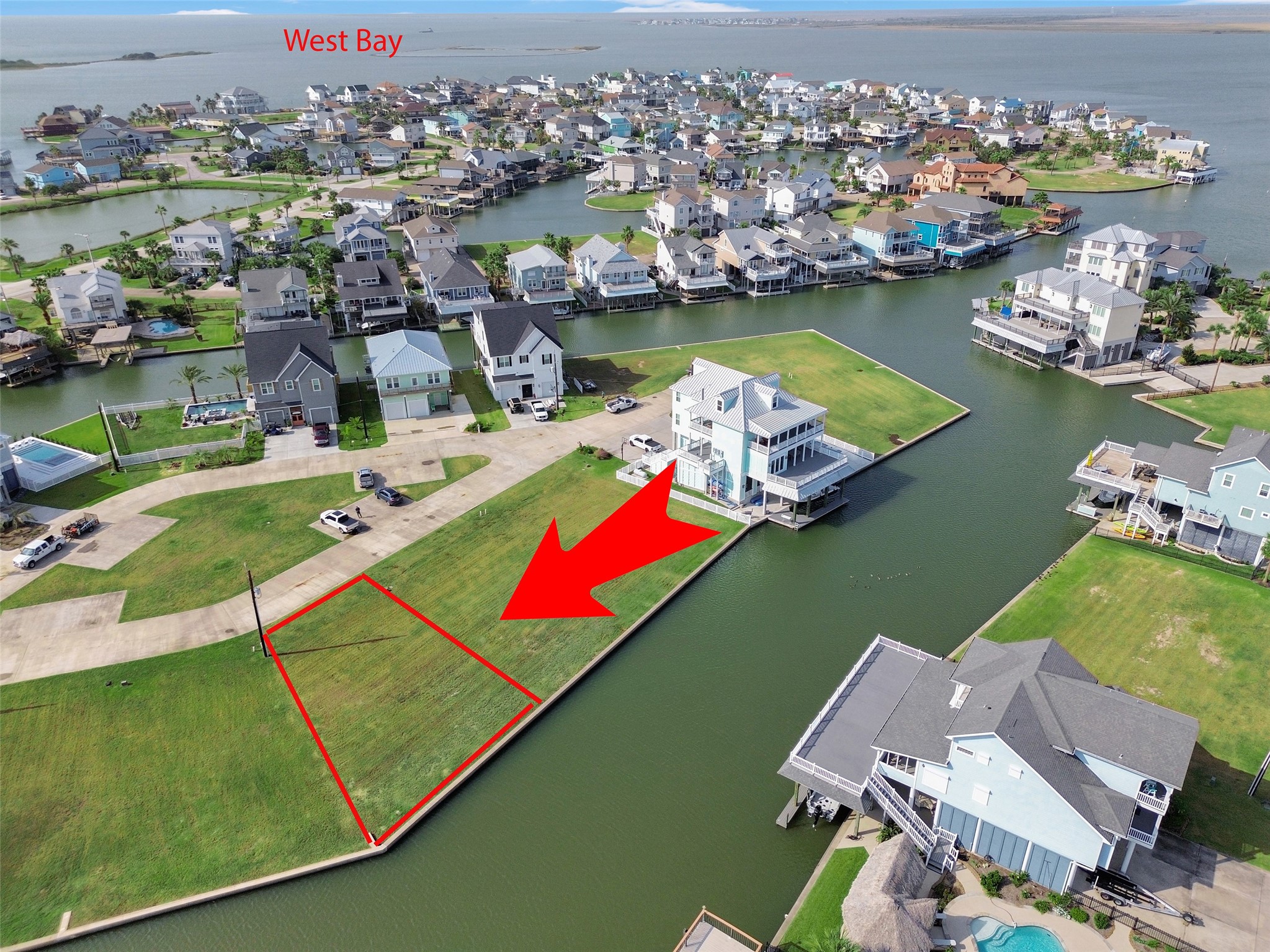 502 Neptune Circle, Tiki Island, TX 77554