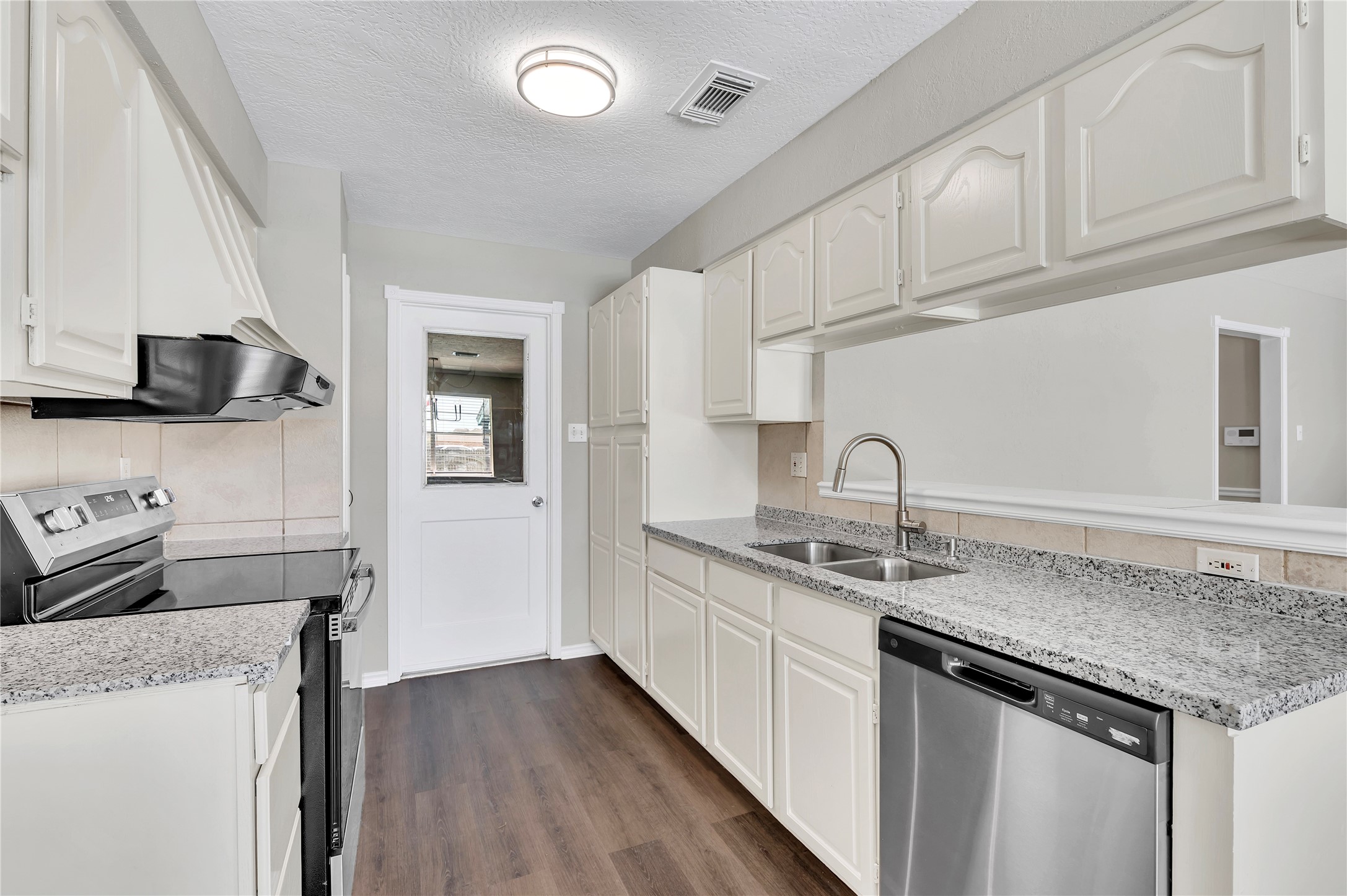 5422 Thistle Drive, Dickinson, TX 77539