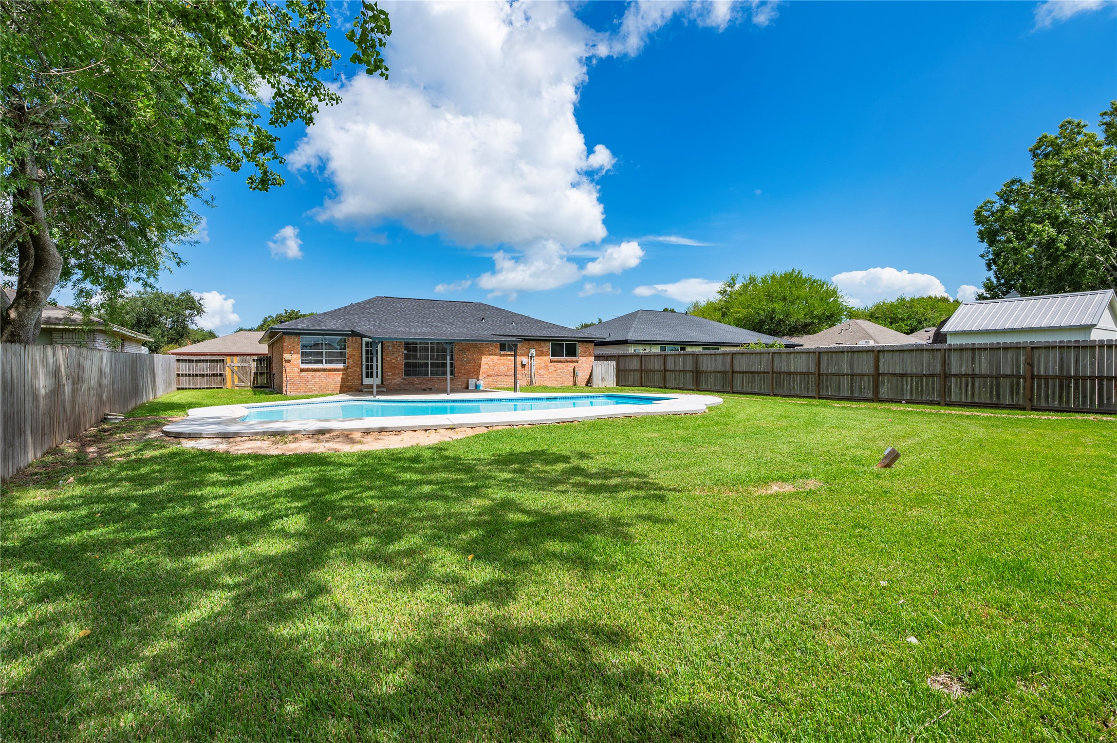 5422 Thistle Drive, Dickinson, TX 77539