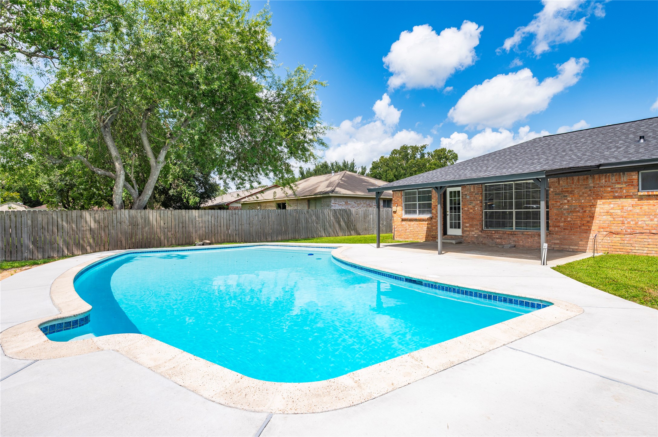 5422 Thistle Drive, Dickinson, TX 77539