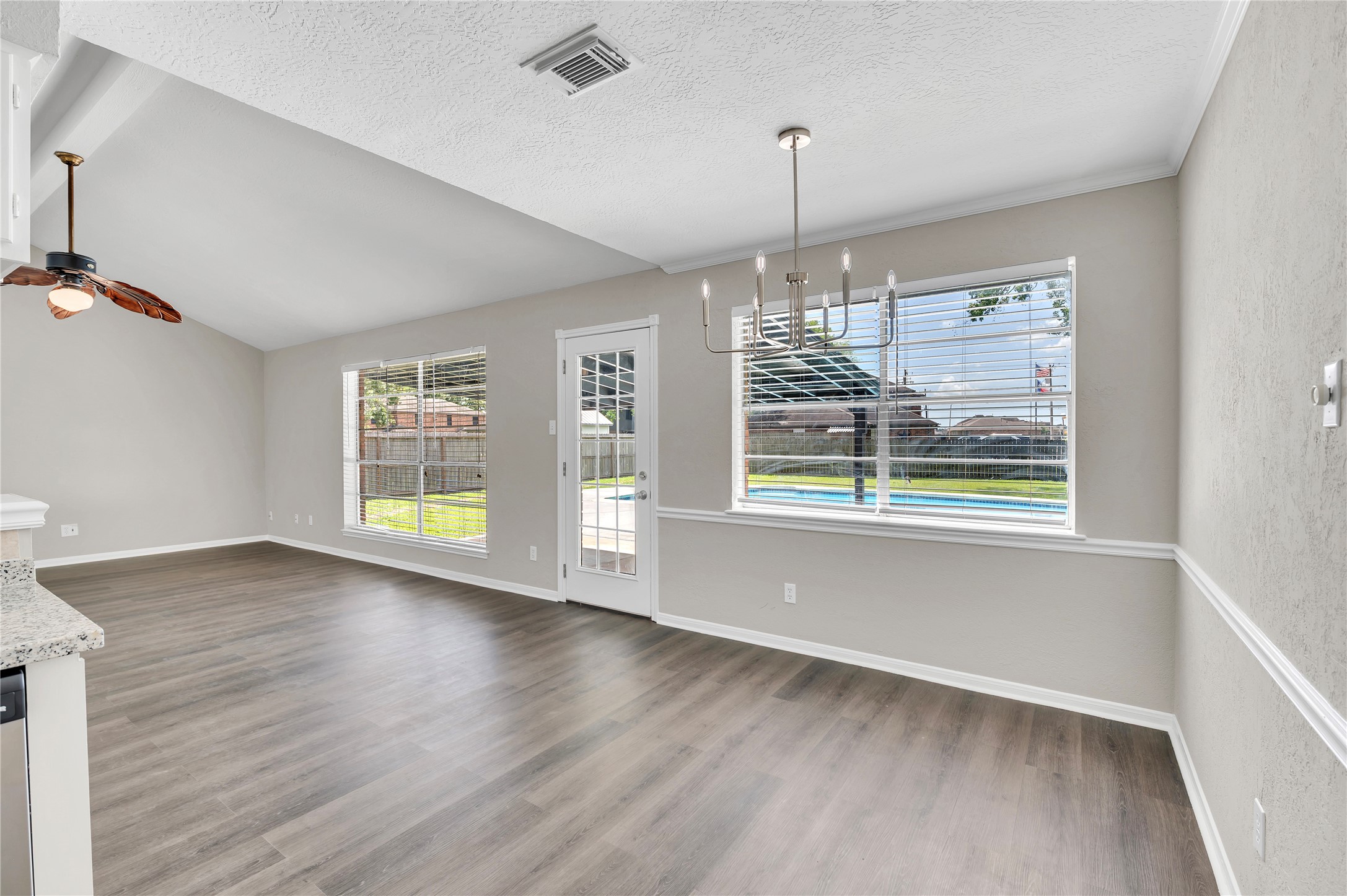 5422 Thistle Drive, Dickinson, TX 77539