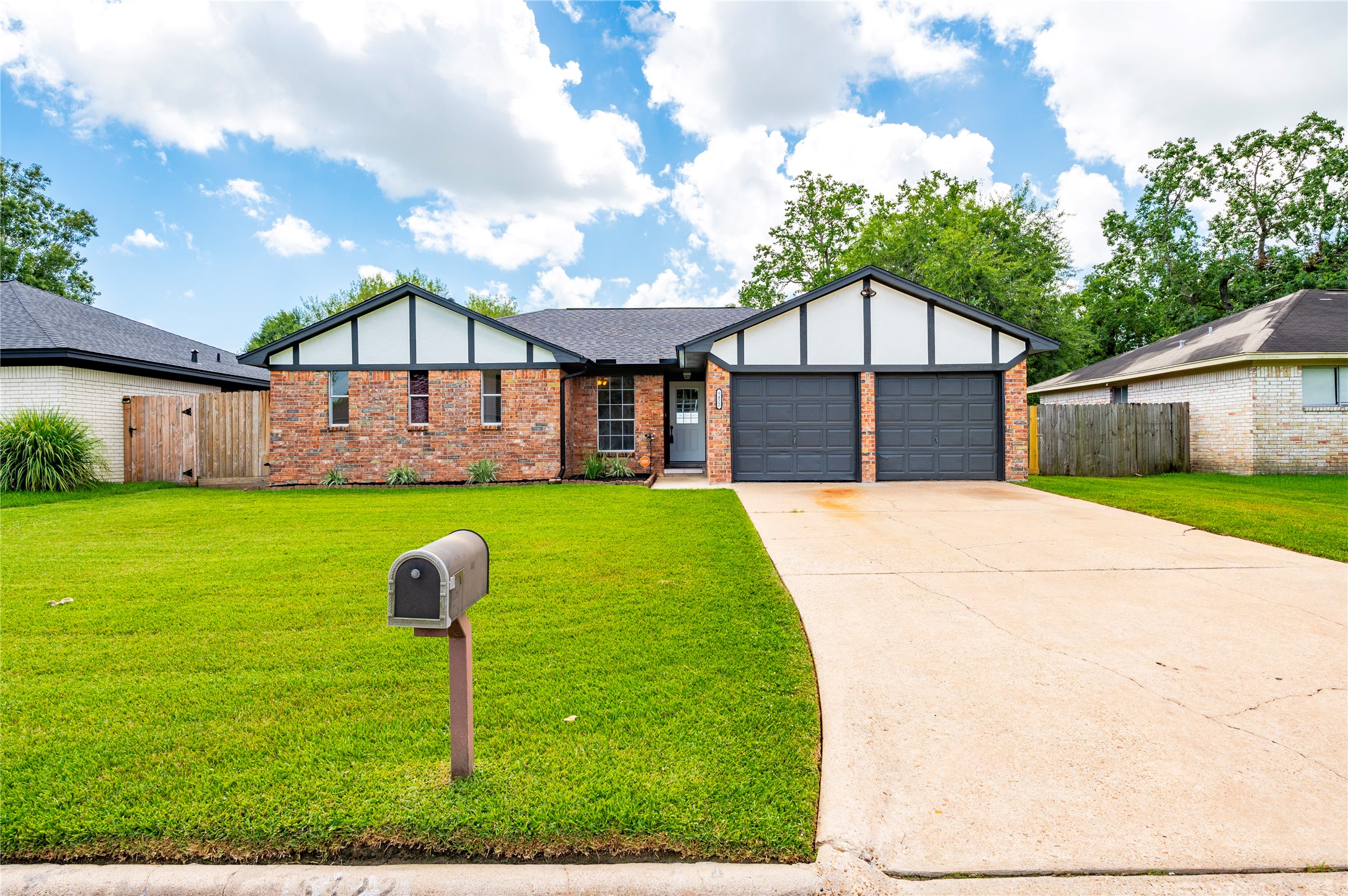 5422 Thistle Drive, Dickinson, TX 77539