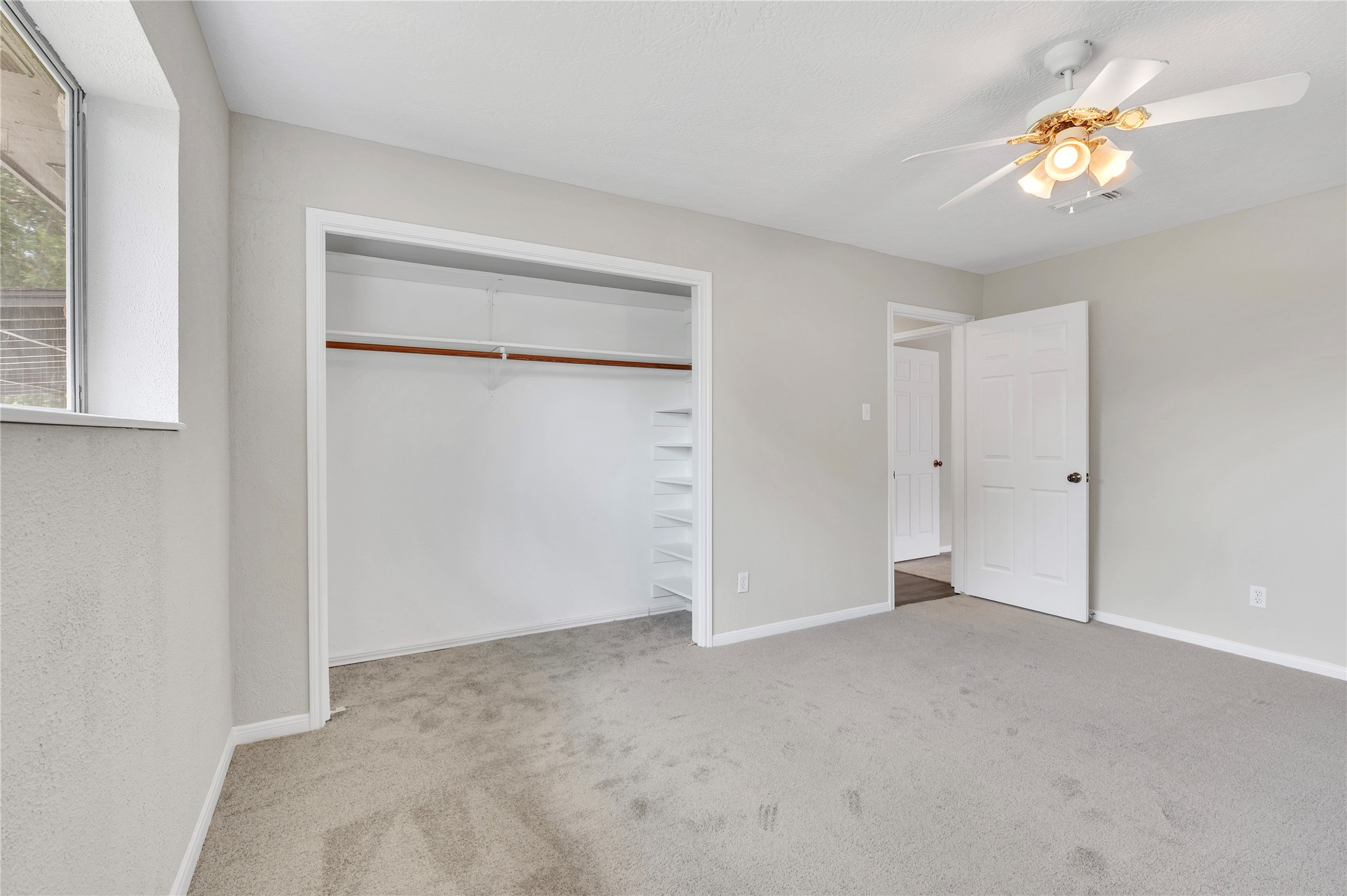 5422 Thistle Drive, Dickinson, TX 77539
