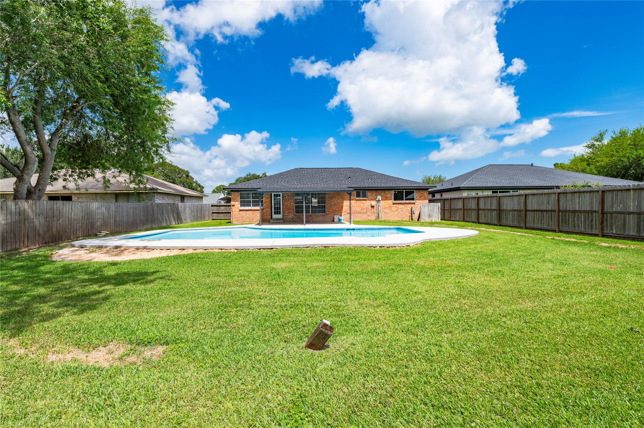 5422 Thistle Drive, Dickinson, TX 77539