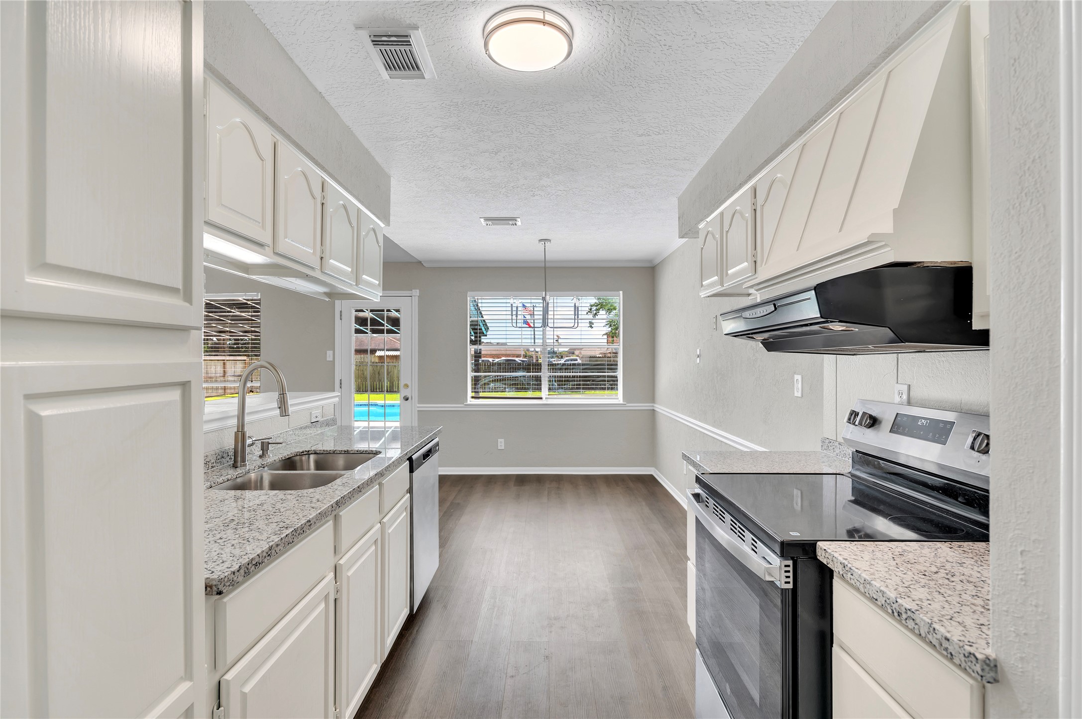 5422 Thistle Drive, Dickinson, TX 77539