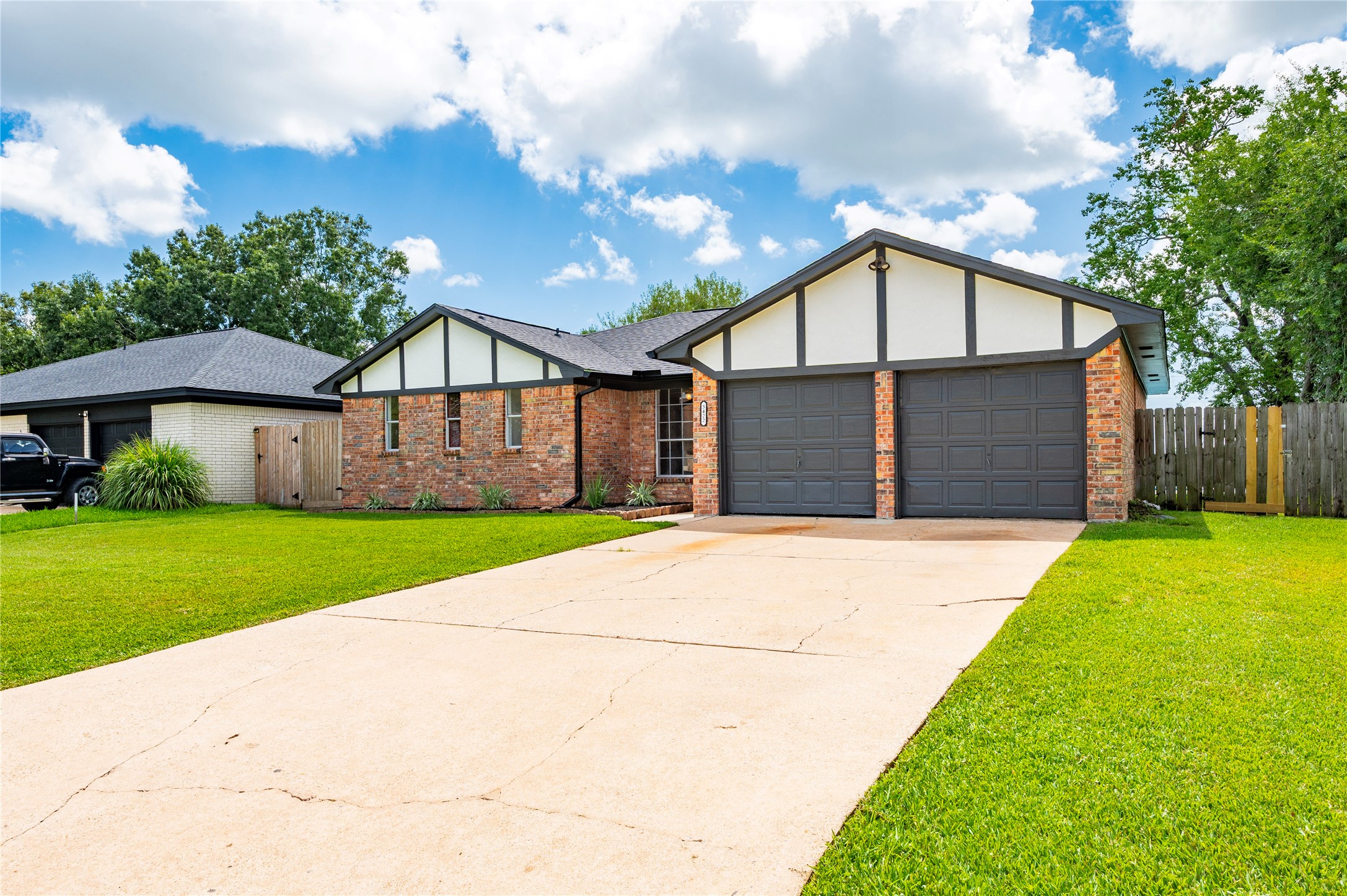 5422 Thistle Drive, Dickinson, TX 77539