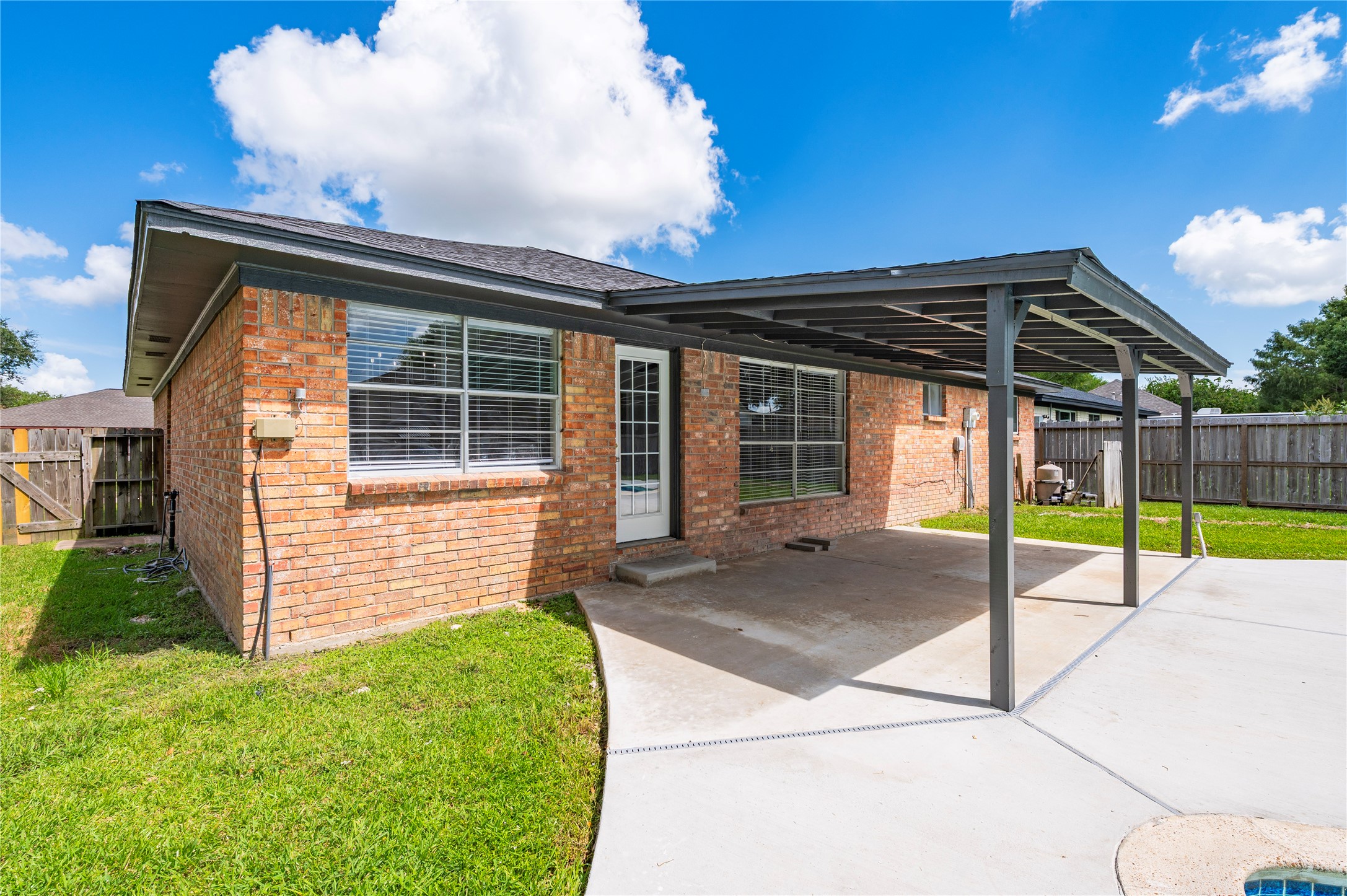 5422 Thistle Drive, Dickinson, TX 77539