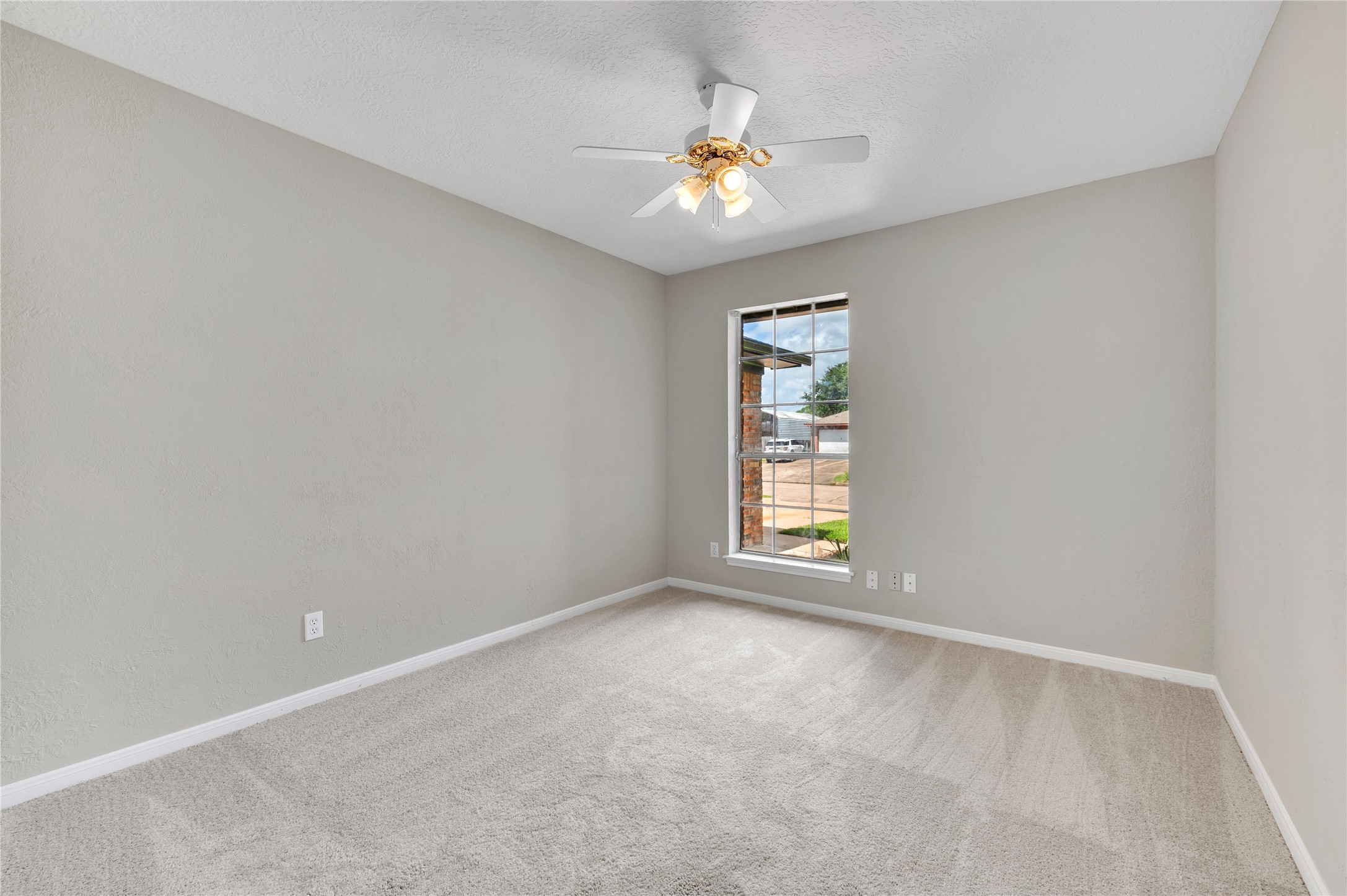 5422 Thistle Drive, Dickinson, TX 77539