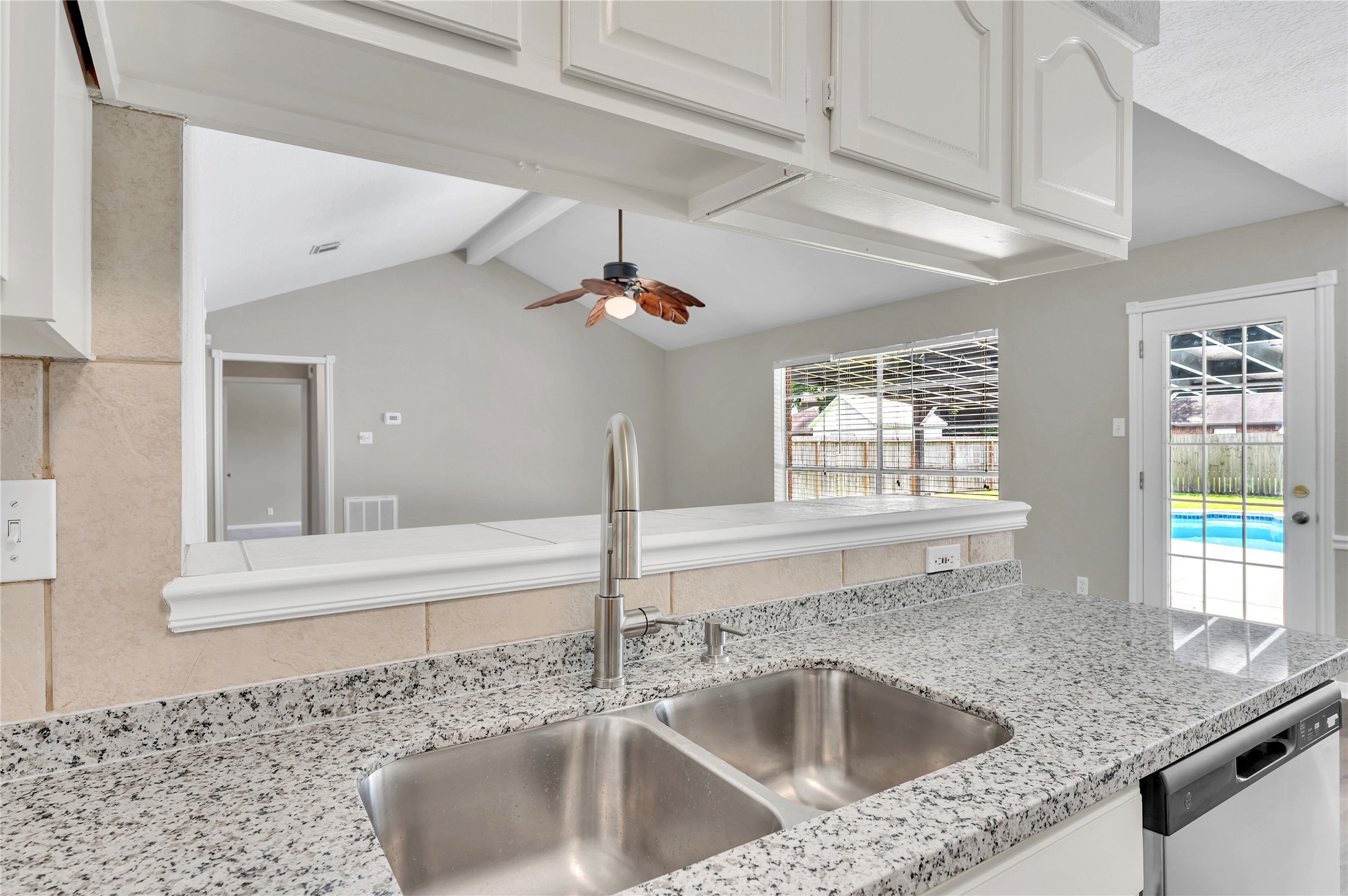 5422 Thistle Drive, Dickinson, TX 77539