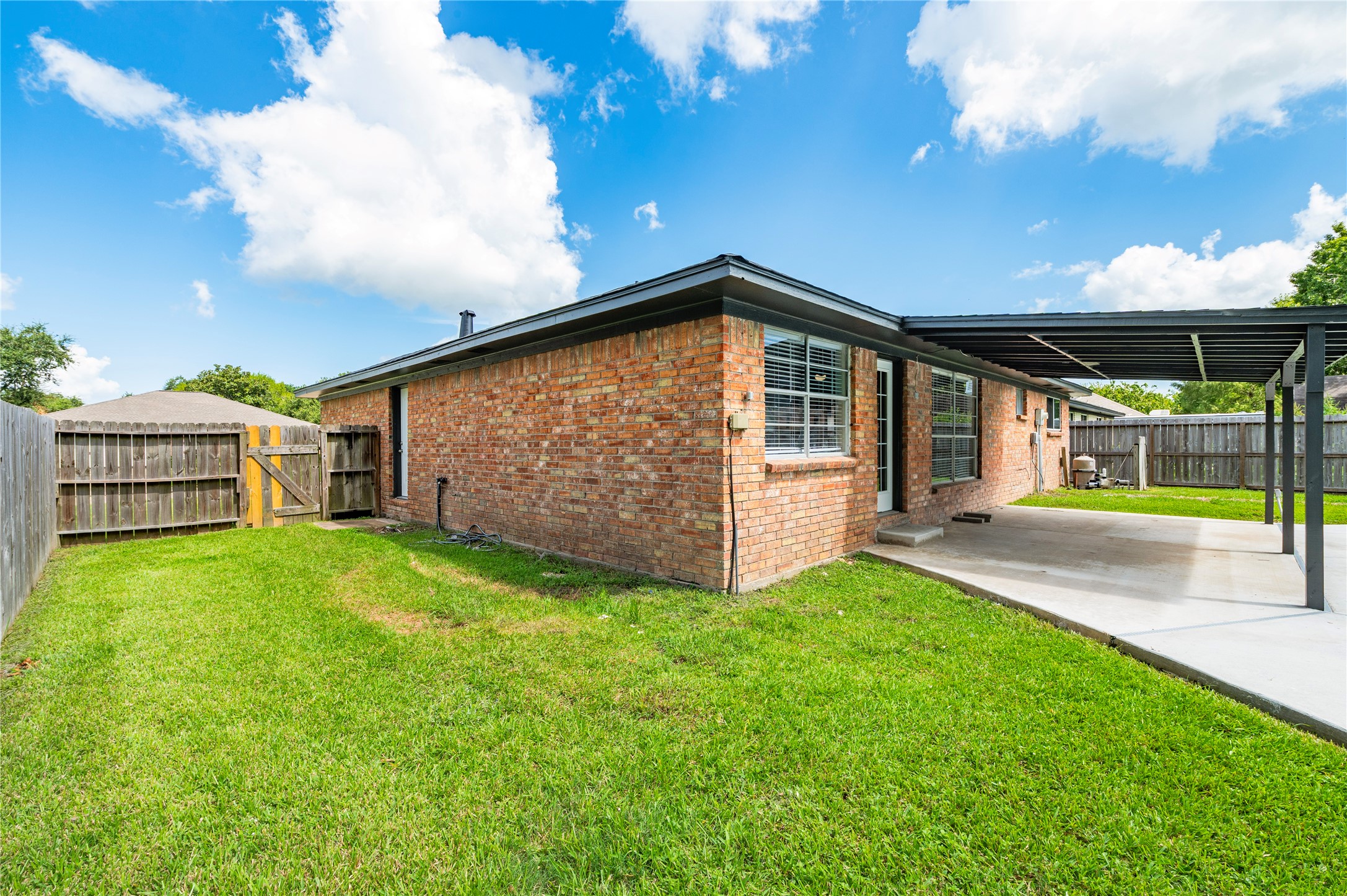 5422 Thistle Drive, Dickinson, TX 77539